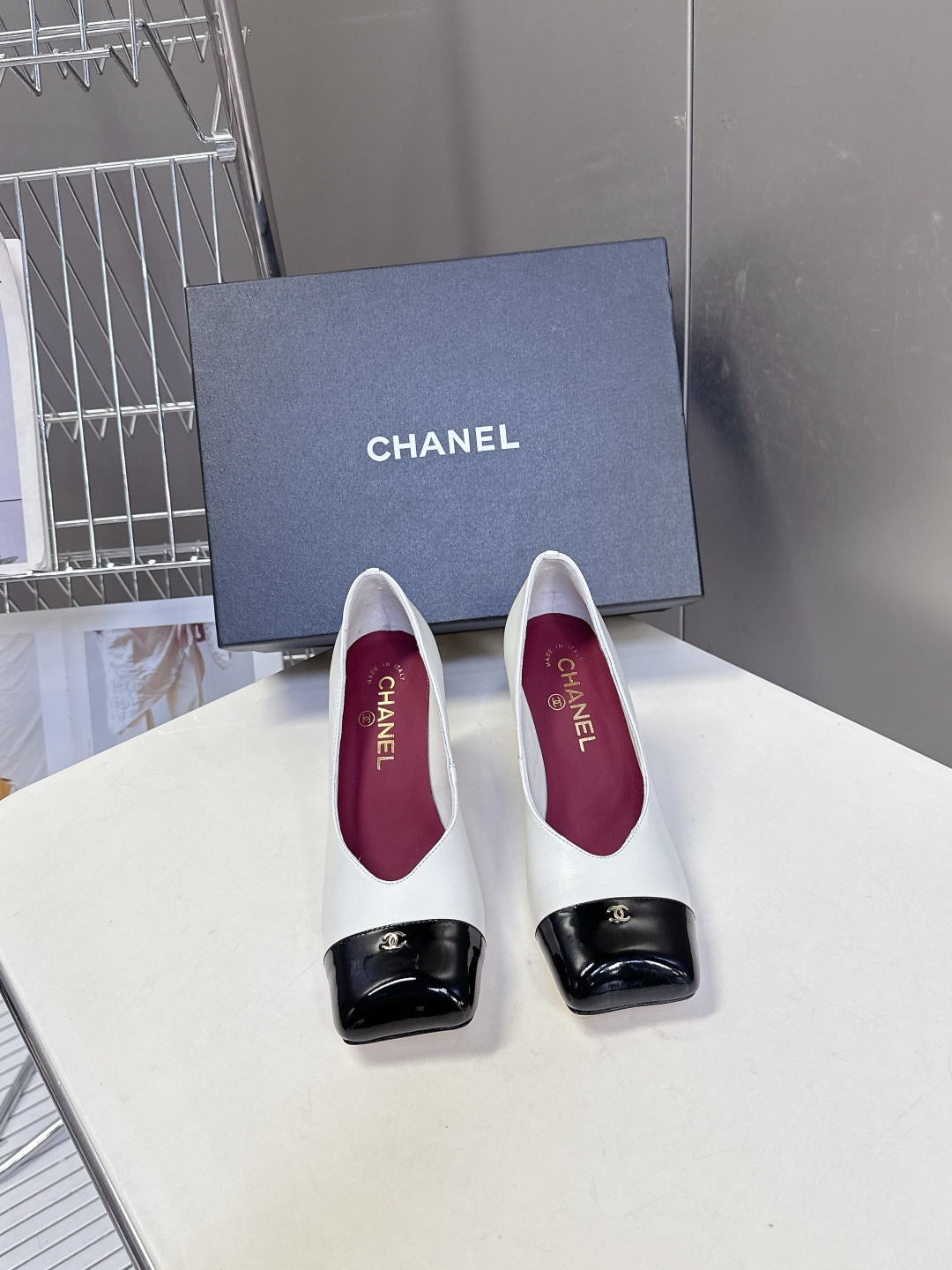 香奈儿CHANEL春夏最新款粗跟时装鞋 超多网红时尚博主种草 高级感舒适，配女神们的半身裙，不规则的方头