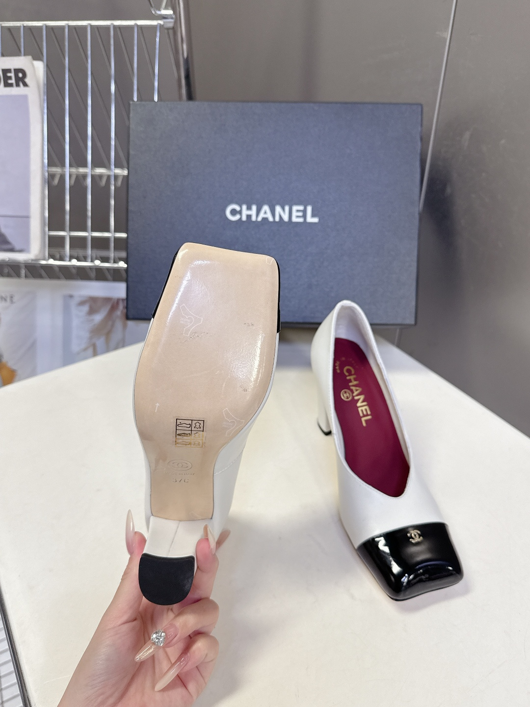 香奈儿CHANEL春夏最新款粗跟时装鞋 超多网红时尚博主种草 高级感舒适，配女神们的半身裙，不规则的方头