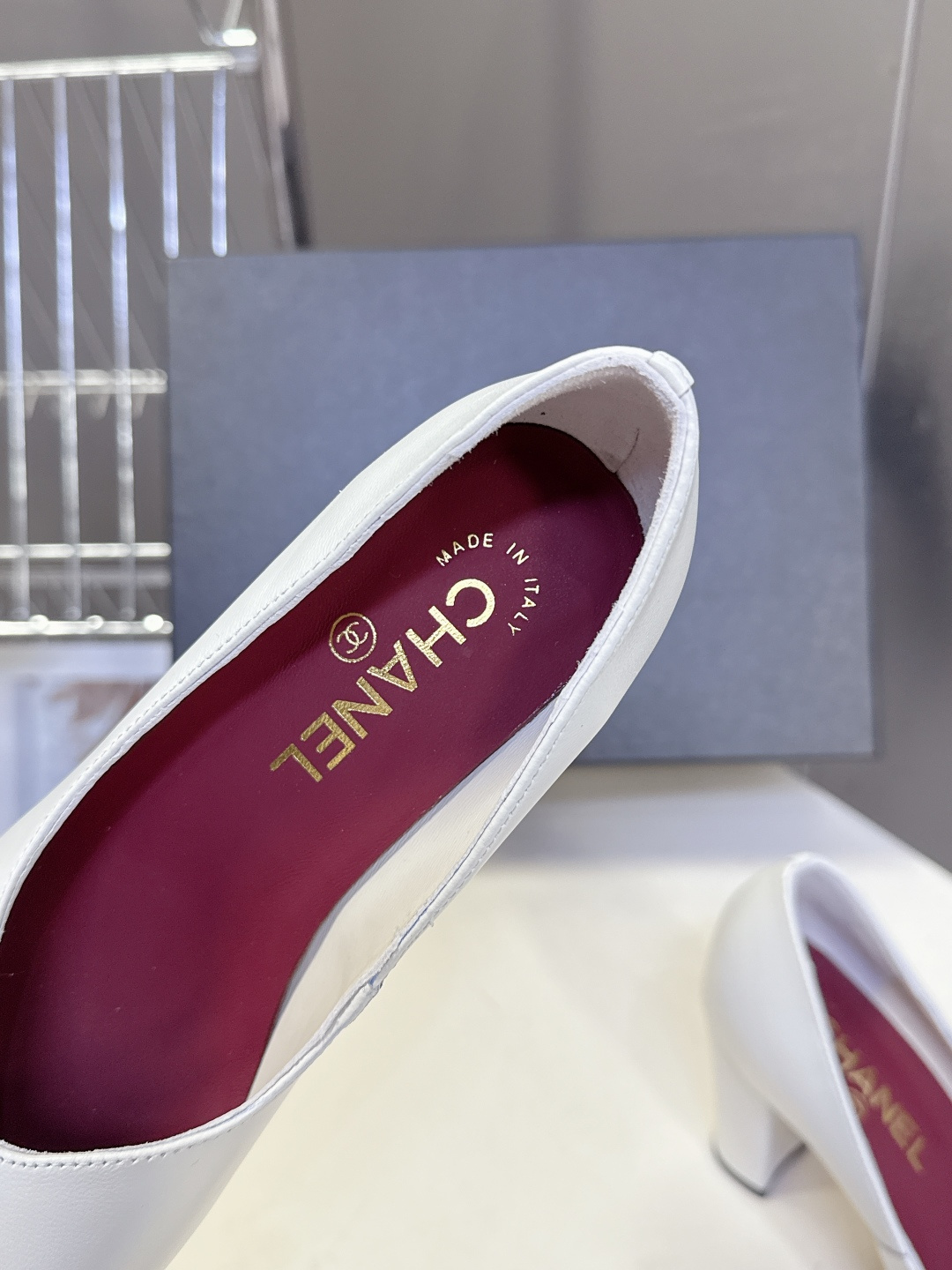 香奈儿CHANEL春夏最新款粗跟时装鞋 超多网红时尚博主种草 高级感舒适，配女神们的半身裙，不规则的方头