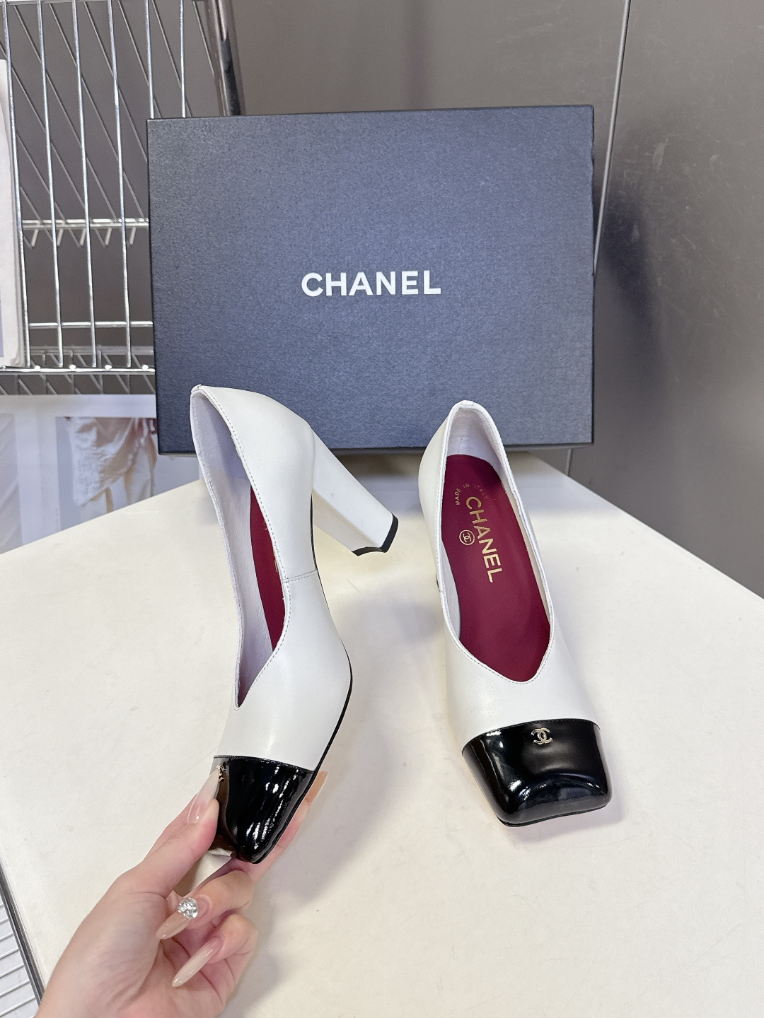 香奈儿CHANEL春夏最新款粗跟时装鞋 超多网红时尚博主种草 高级感舒适，配女神们的半身裙，不规则的方头