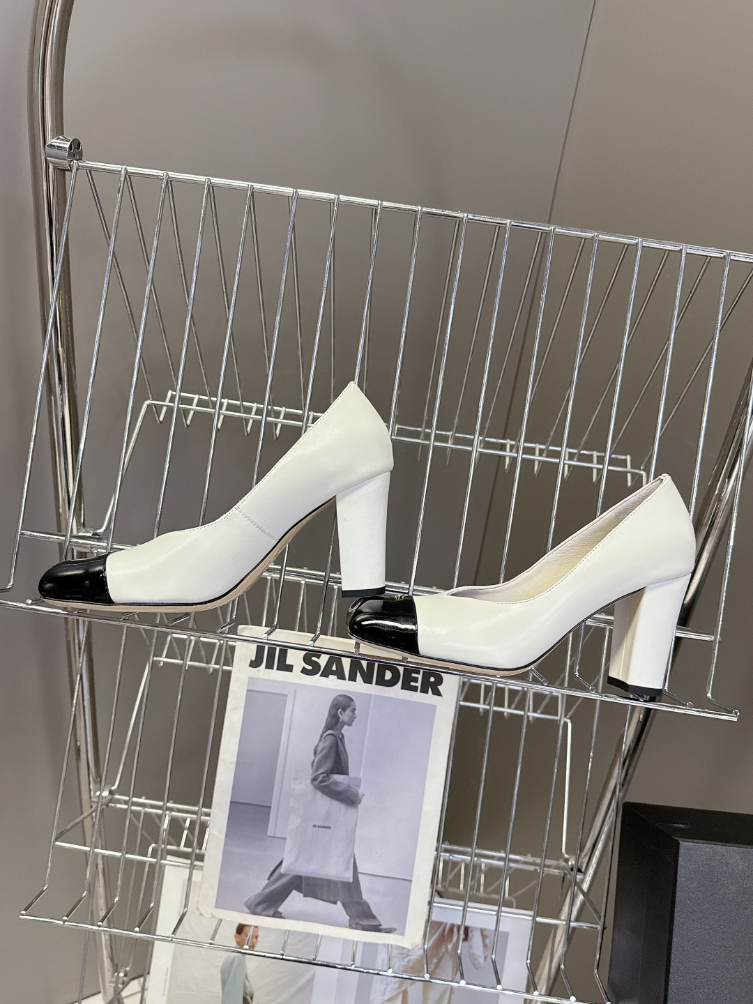 香奈儿CHANEL春夏最新款粗跟时装鞋 超多网红时尚博主种草 高级感舒适，配女神们的半身裙，不规则的方头