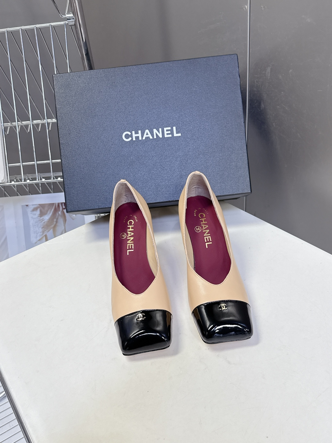 香奈儿CHANEL春夏最新款粗跟时装鞋 超多网红时尚博主种草 高级感舒适，配女神们的半身裙，不规则的方头