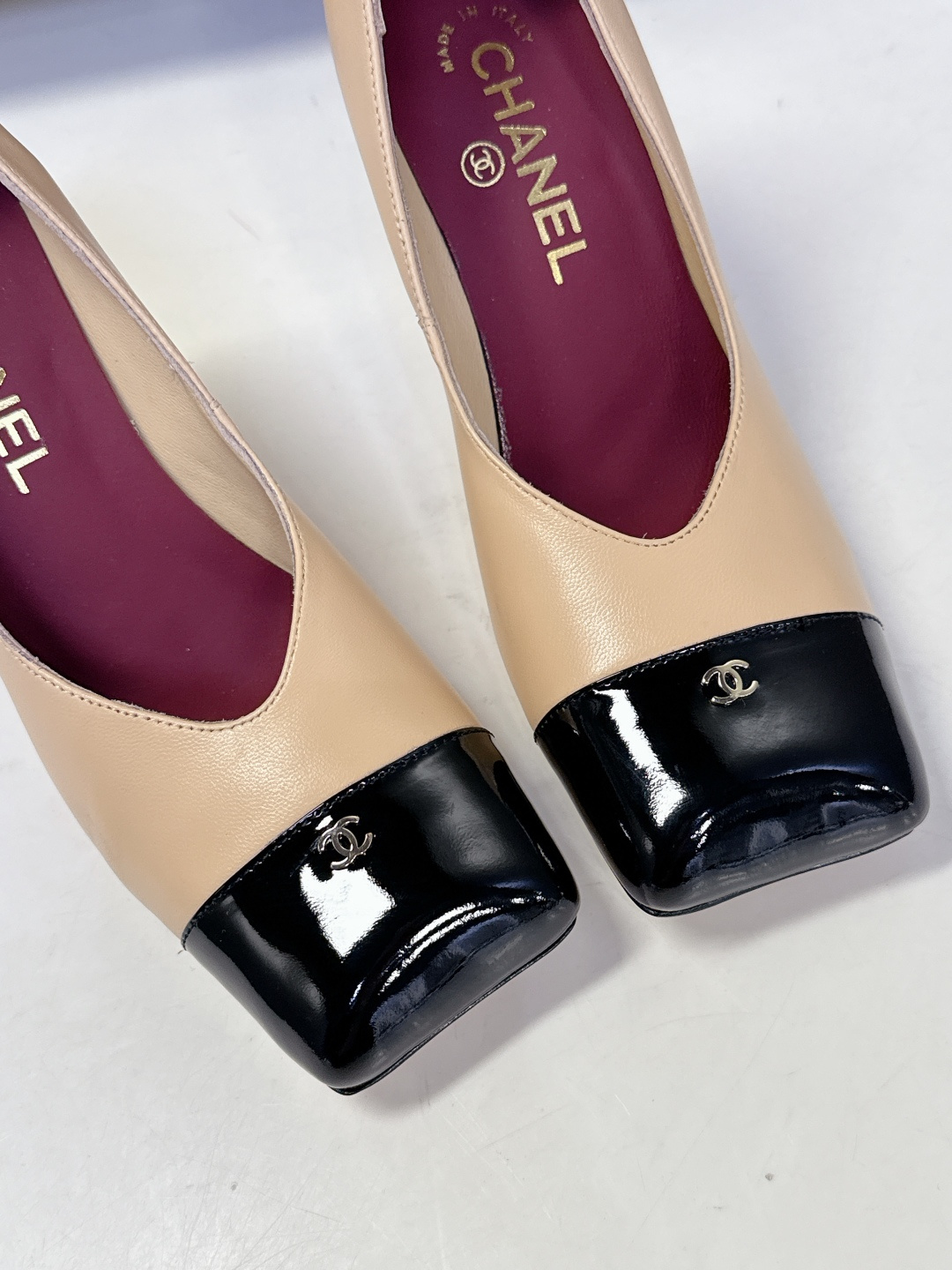 香奈儿CHANEL春夏最新款粗跟时装鞋 超多网红时尚博主种草 高级感舒适，配女神们的半身裙，不规则的方头