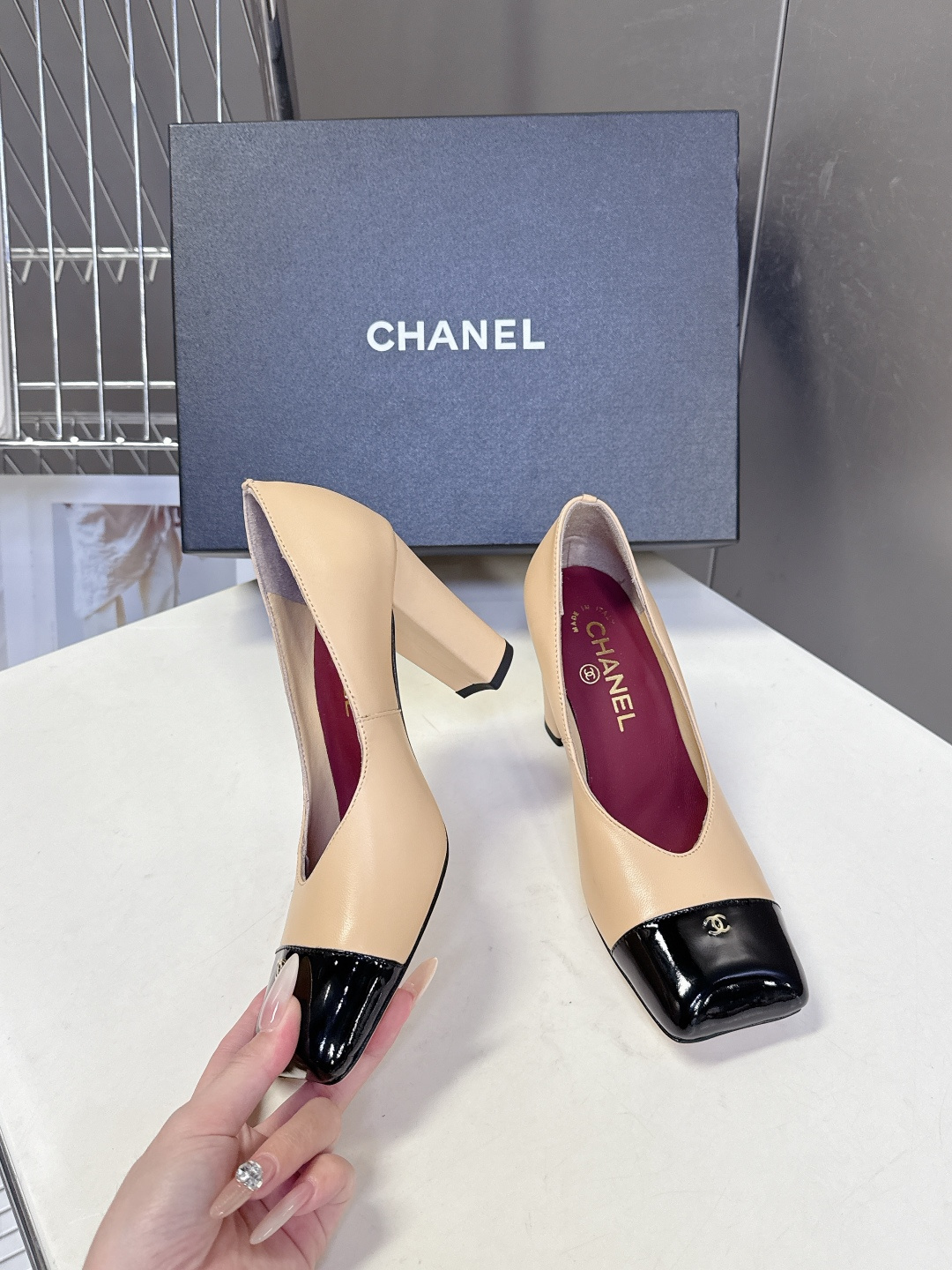 香奈儿CHANEL春夏最新款粗跟时装鞋 超多网红时尚博主种草 高级感舒适，配女神们的半身裙，不规则的方头