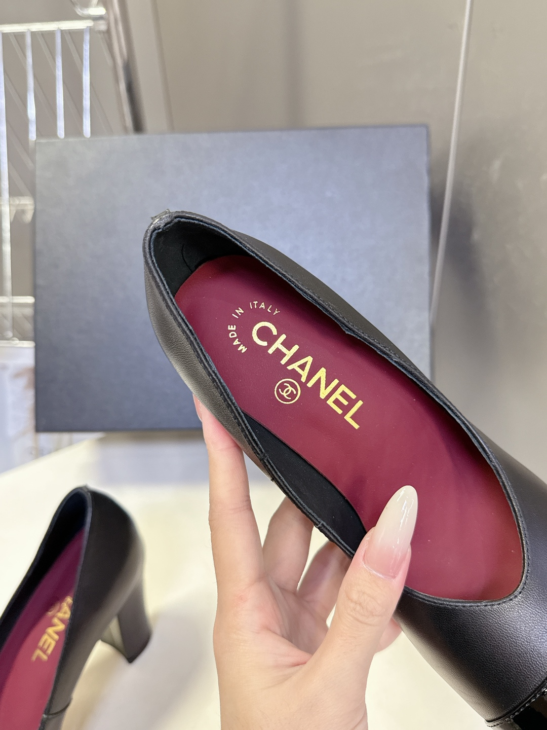 香奈儿CHANEL春夏最新款粗跟时装鞋 超多网红时尚博主种草 高级感舒适，配女神们的半身裙，不规则的方头