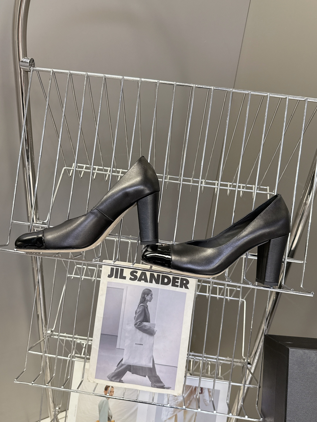 香奈儿CHANEL春夏最新款粗跟时装鞋 超多网红时尚博主种草 高级感舒适，配女神们的半身裙，不规则的方头