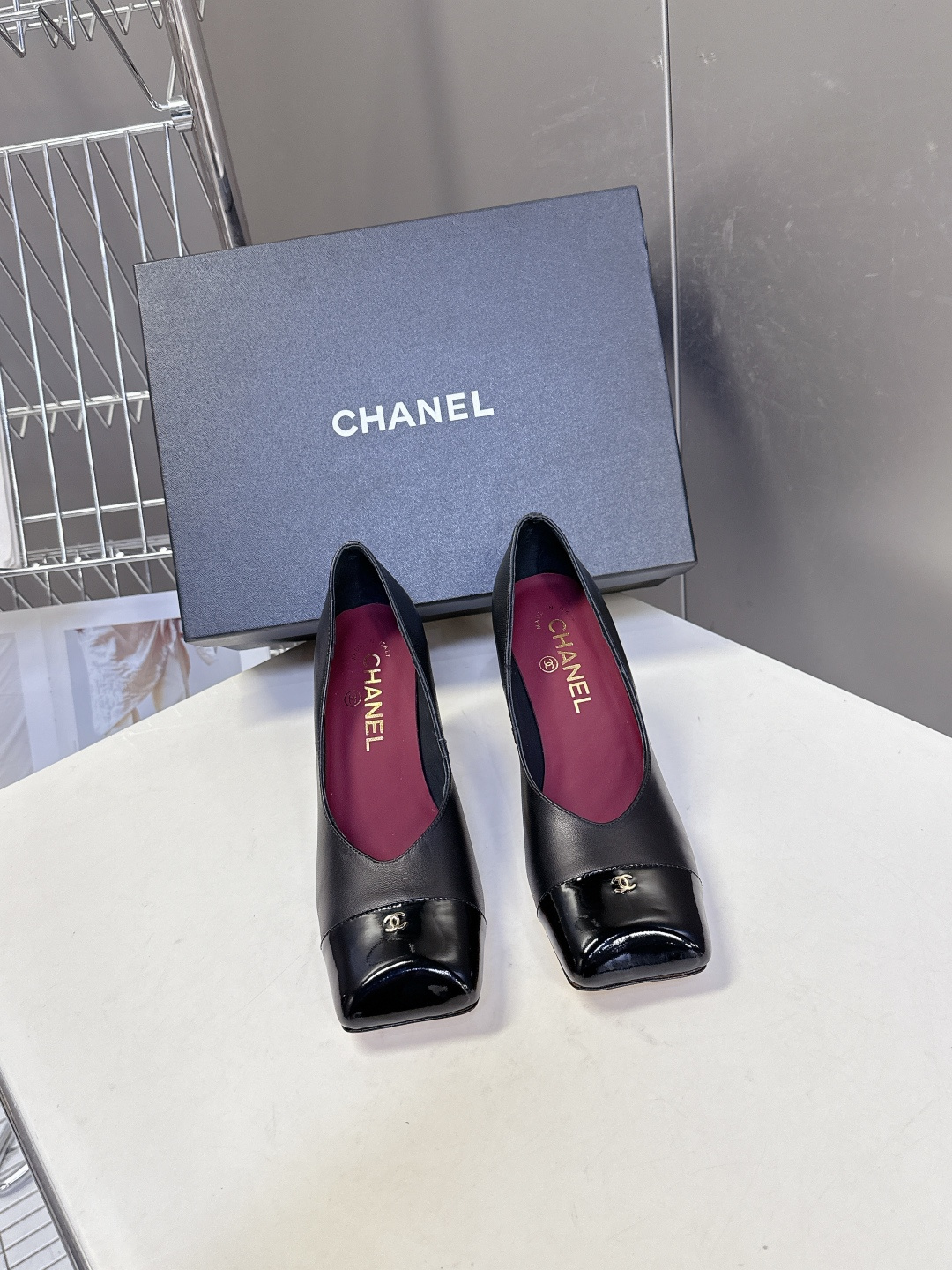 香奈儿CHANEL春夏最新款粗跟时装鞋 超多网红时尚博主种草 高级感舒适，配女神们的半身裙，不规则的方头