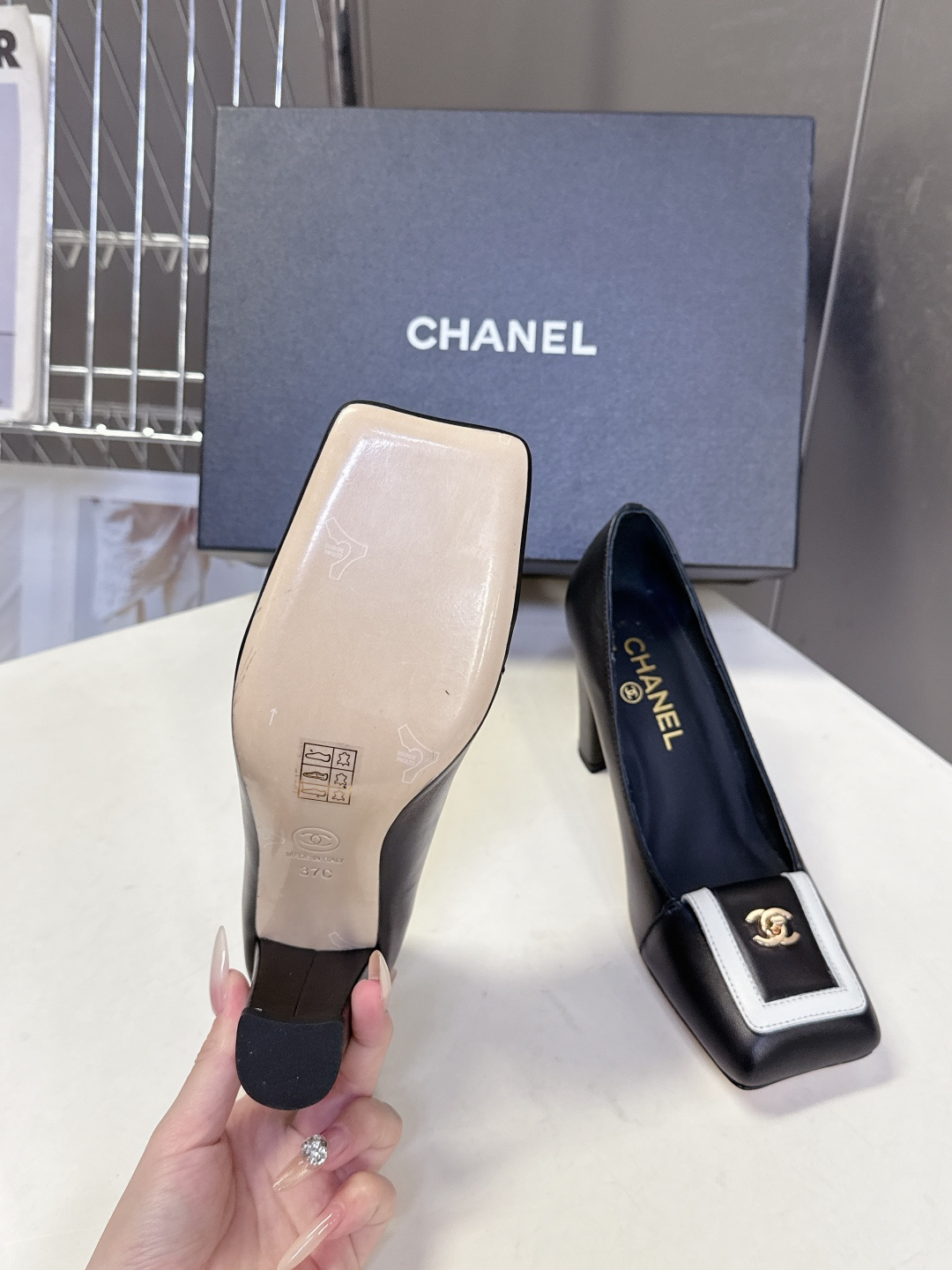 香奈儿CHANEL春夏最新款粗跟时装鞋 超多网红时尚博主种草 高级感舒适，配女神们的半身裙，不规则的方头