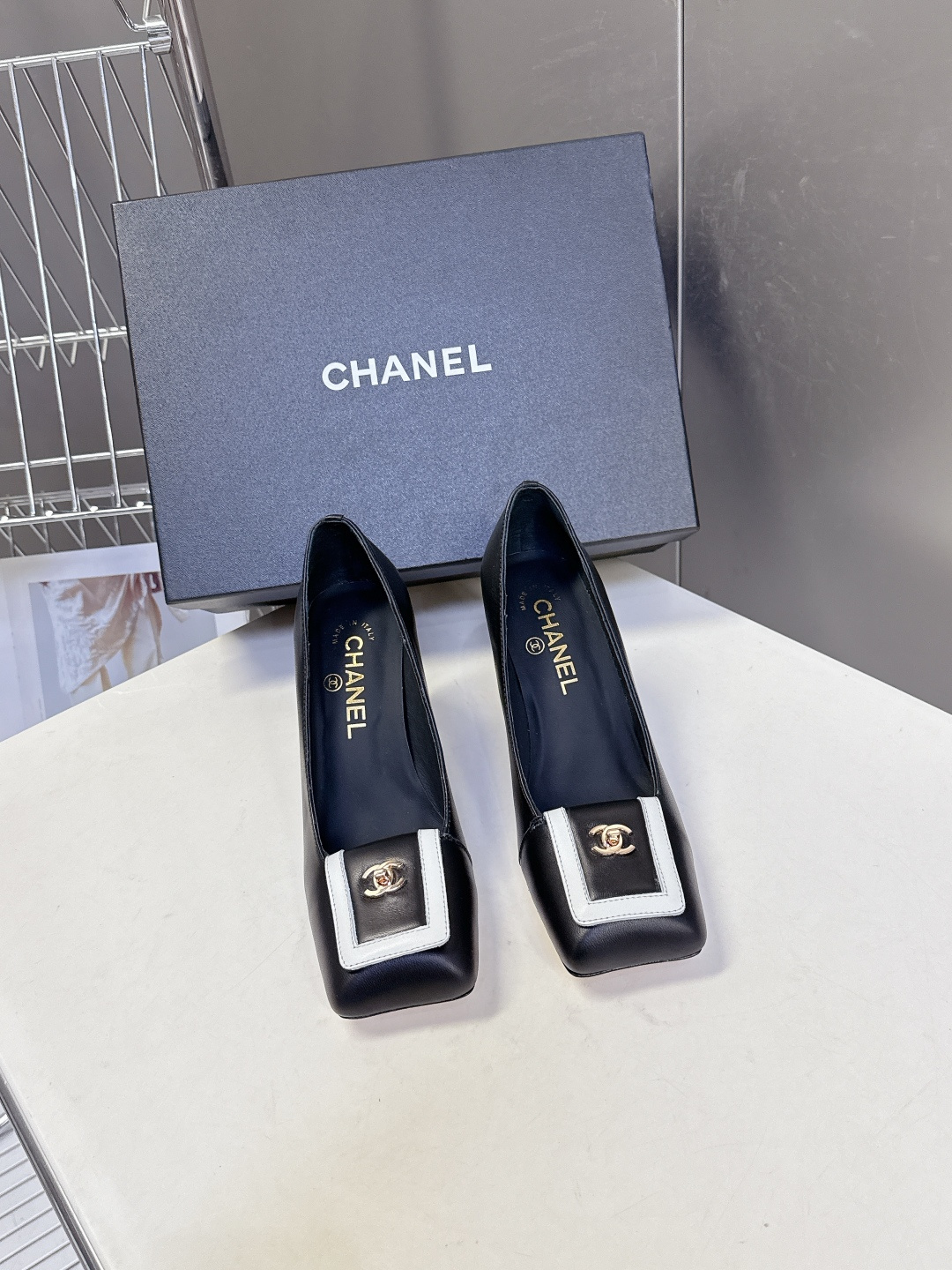 香奈儿CHANEL春夏最新款粗跟时装鞋 超多网红时尚博主种草 高级感舒适，配女神们的半身裙，不规则的方头