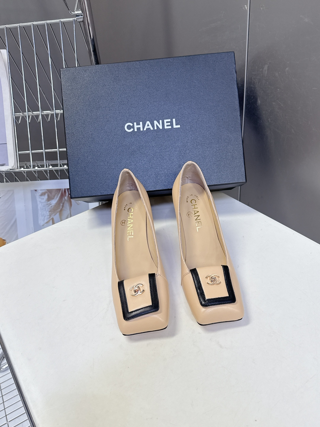 香奈儿CHANEL春夏最新款粗跟时装鞋 超多网红时尚博主种草 高级感舒适，配女神们的半身裙，不规则的方头