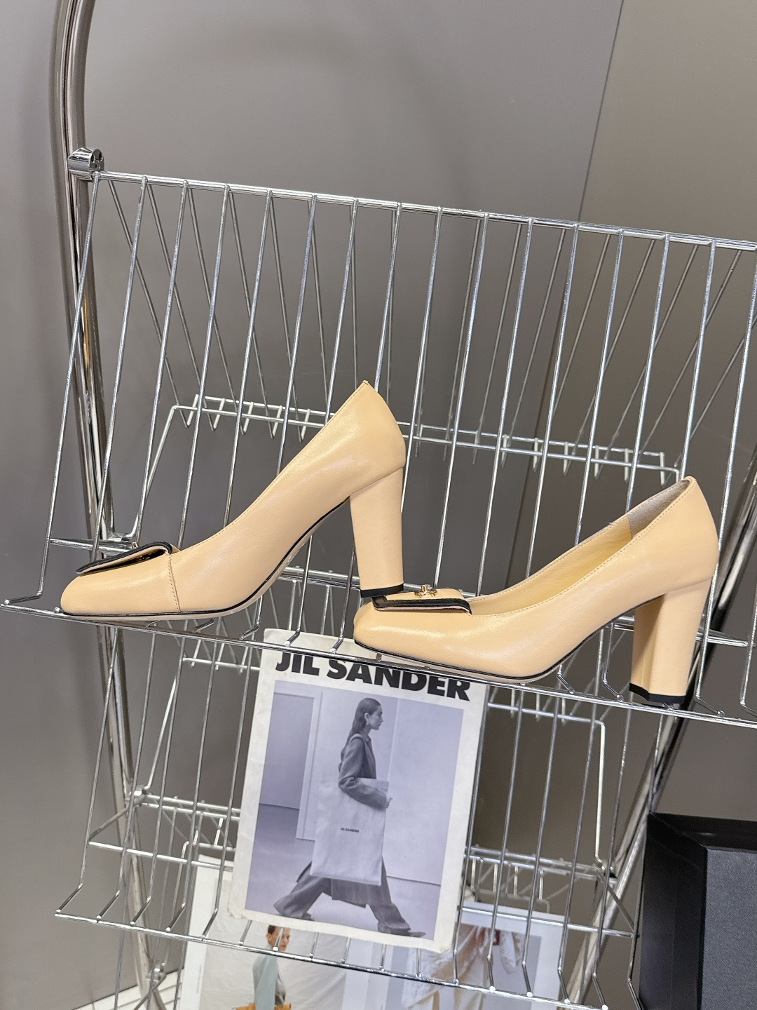 香奈儿CHANEL春夏最新款粗跟时装鞋 超多网红时尚博主种草 高级感舒适，配女神们的半身裙，不规则的方头