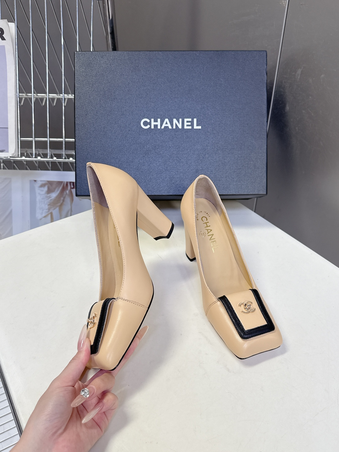 香奈儿CHANEL春夏最新款粗跟时装鞋 超多网红时尚博主种草 高级感舒适，配女神们的半身裙，不规则的方头