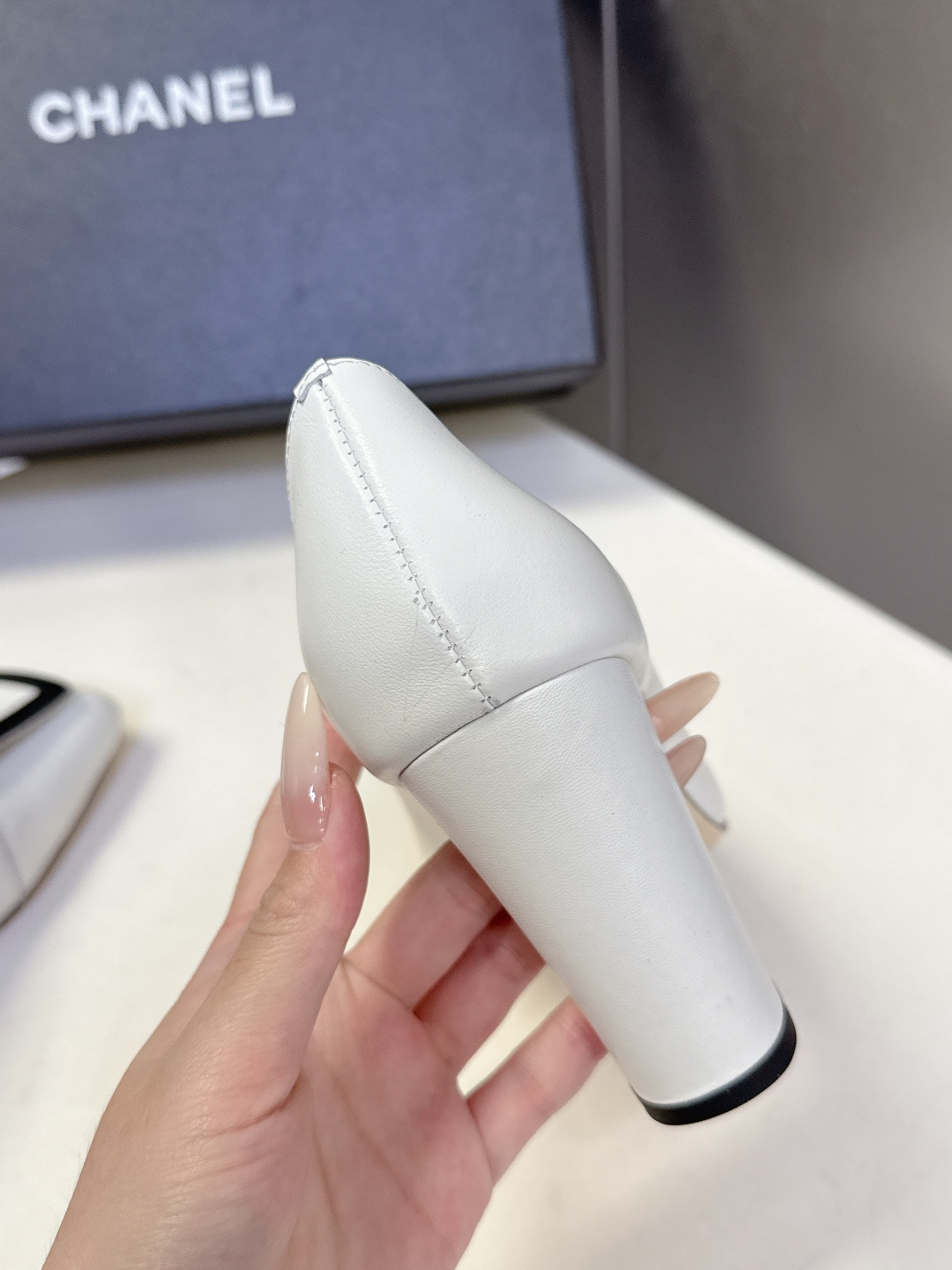 香奈儿CHANEL春夏最新款粗跟时装鞋 超多网红时尚博主种草 高级感舒适，配女神们的半身裙，不规则的方头