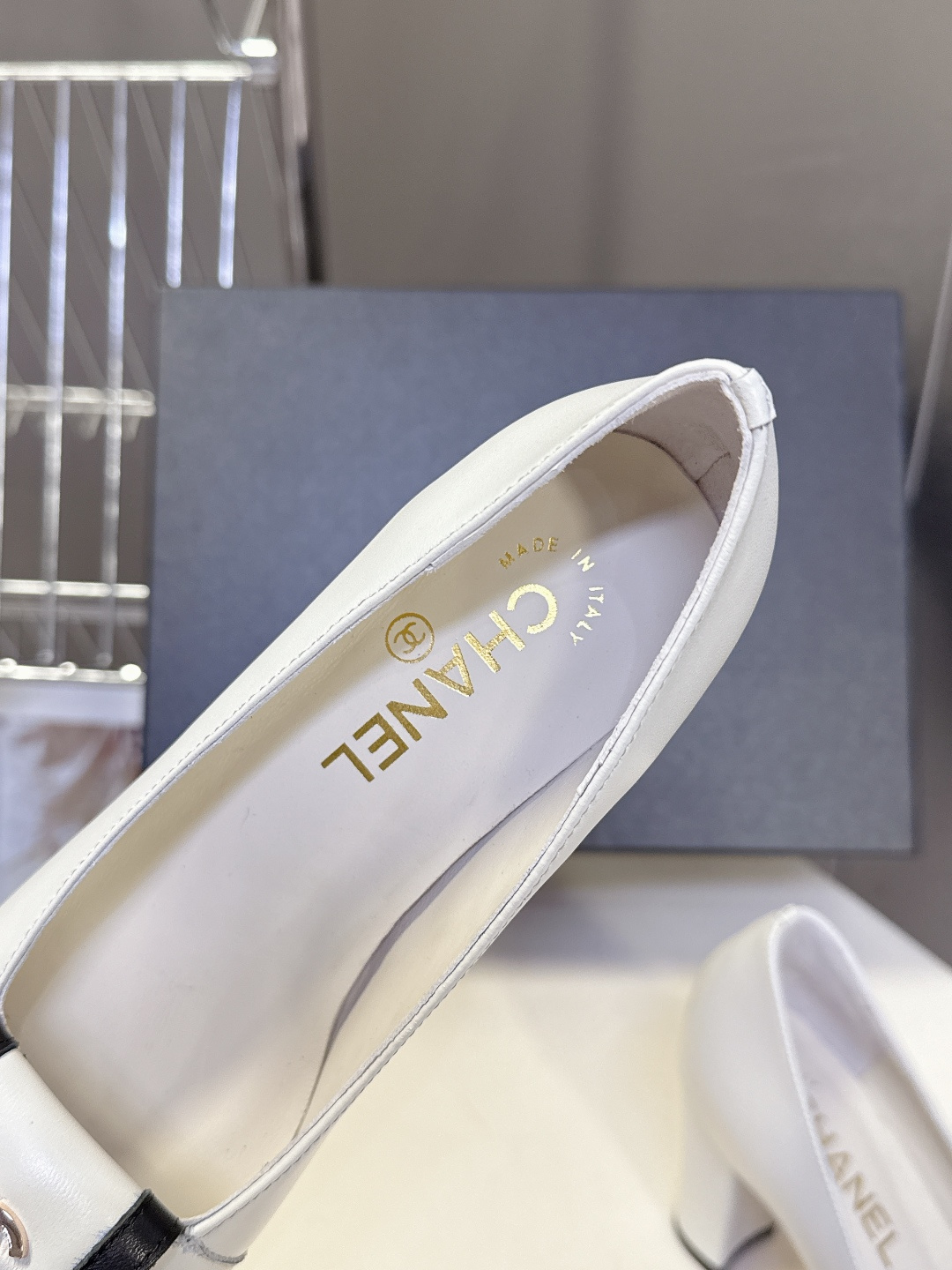 香奈儿CHANEL春夏最新款粗跟时装鞋 超多网红时尚博主种草 高级感舒适，配女神们的半身裙，不规则的方头