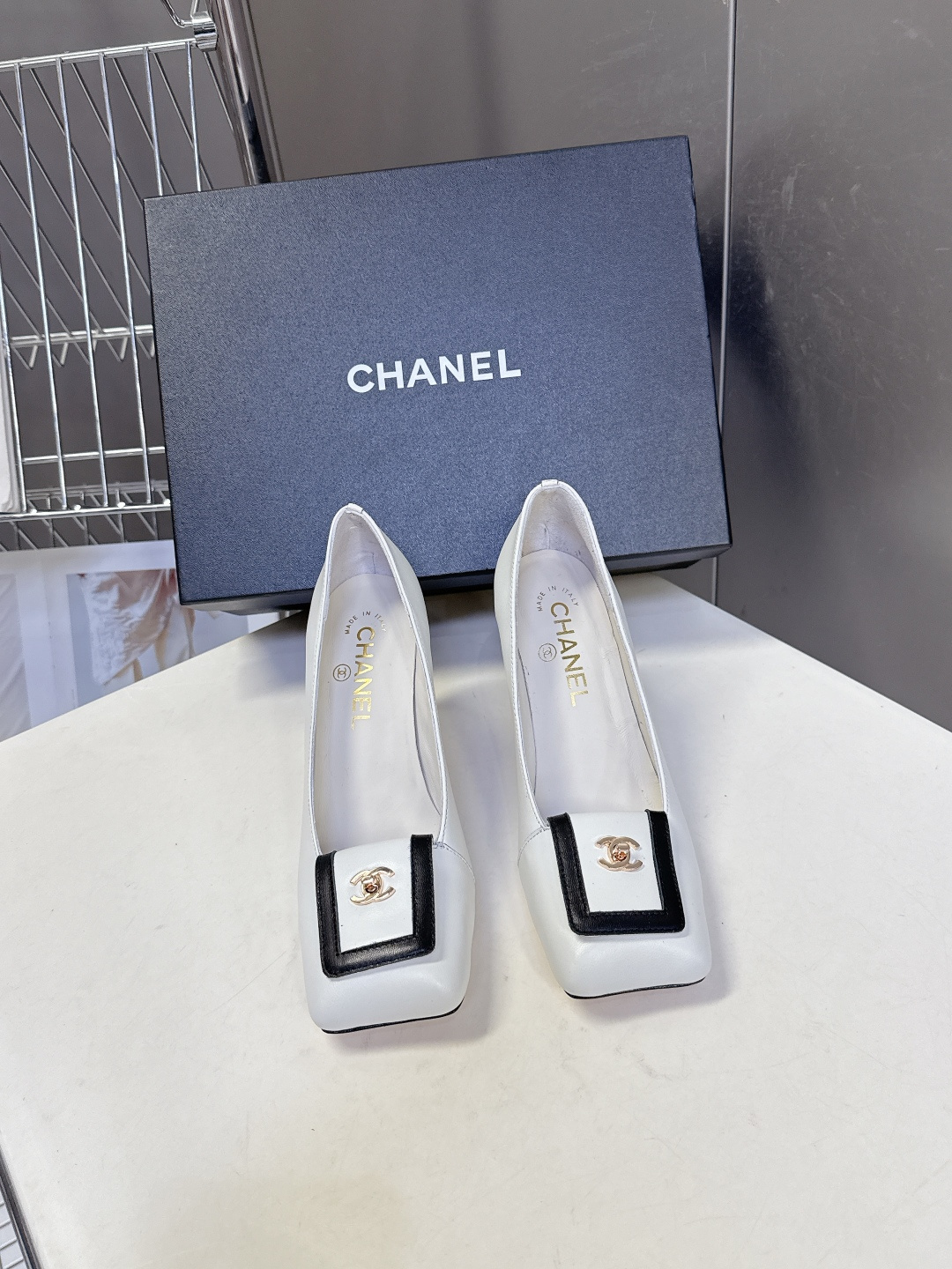 香奈儿CHANEL春夏最新款粗跟时装鞋 超多网红时尚博主种草 高级感舒适，配女神们的半身裙，不规则的方头