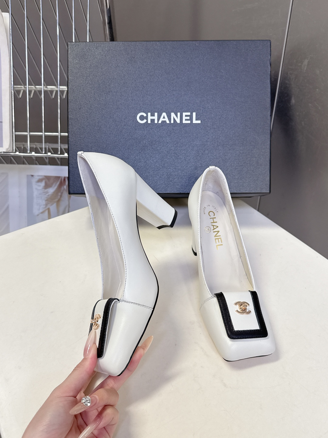 香奈儿CHANEL春夏最新款粗跟时装鞋 超多网红时尚博主种草 高级感舒适，配女神们的半身裙，不规则的方头