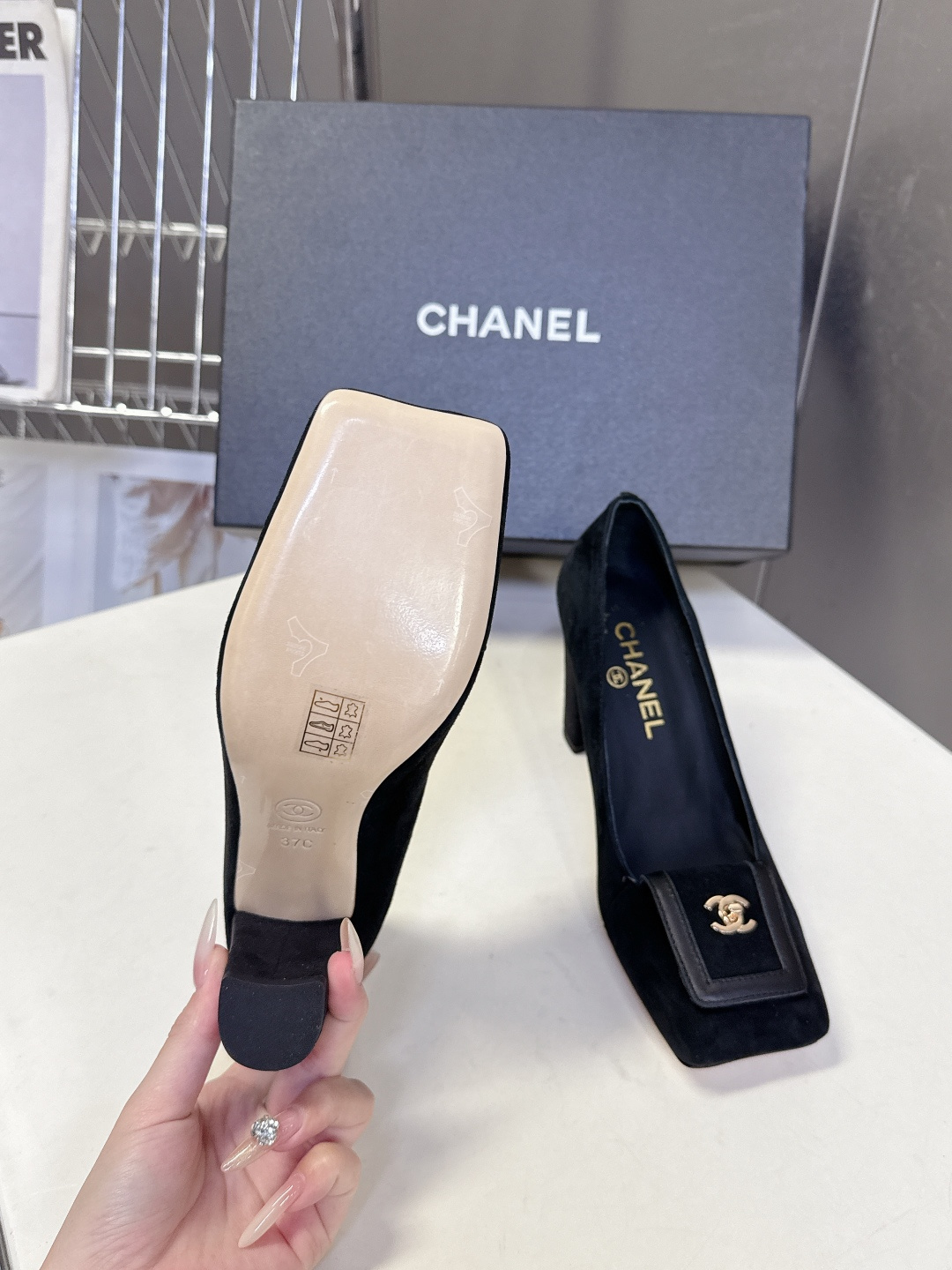 香奈儿CHANEL春夏最新款粗跟时装鞋 超多网红时尚博主种草 高级感舒适，配女神们的半身裙，不规则的方头