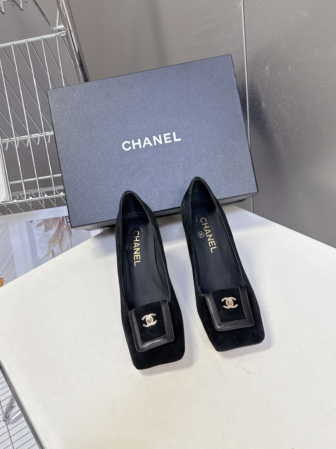 香奈儿CHANEL春夏最新款粗跟时装鞋 超多网红时尚博主种草 高级感舒适，配女神们的半身裙，不规则的方头