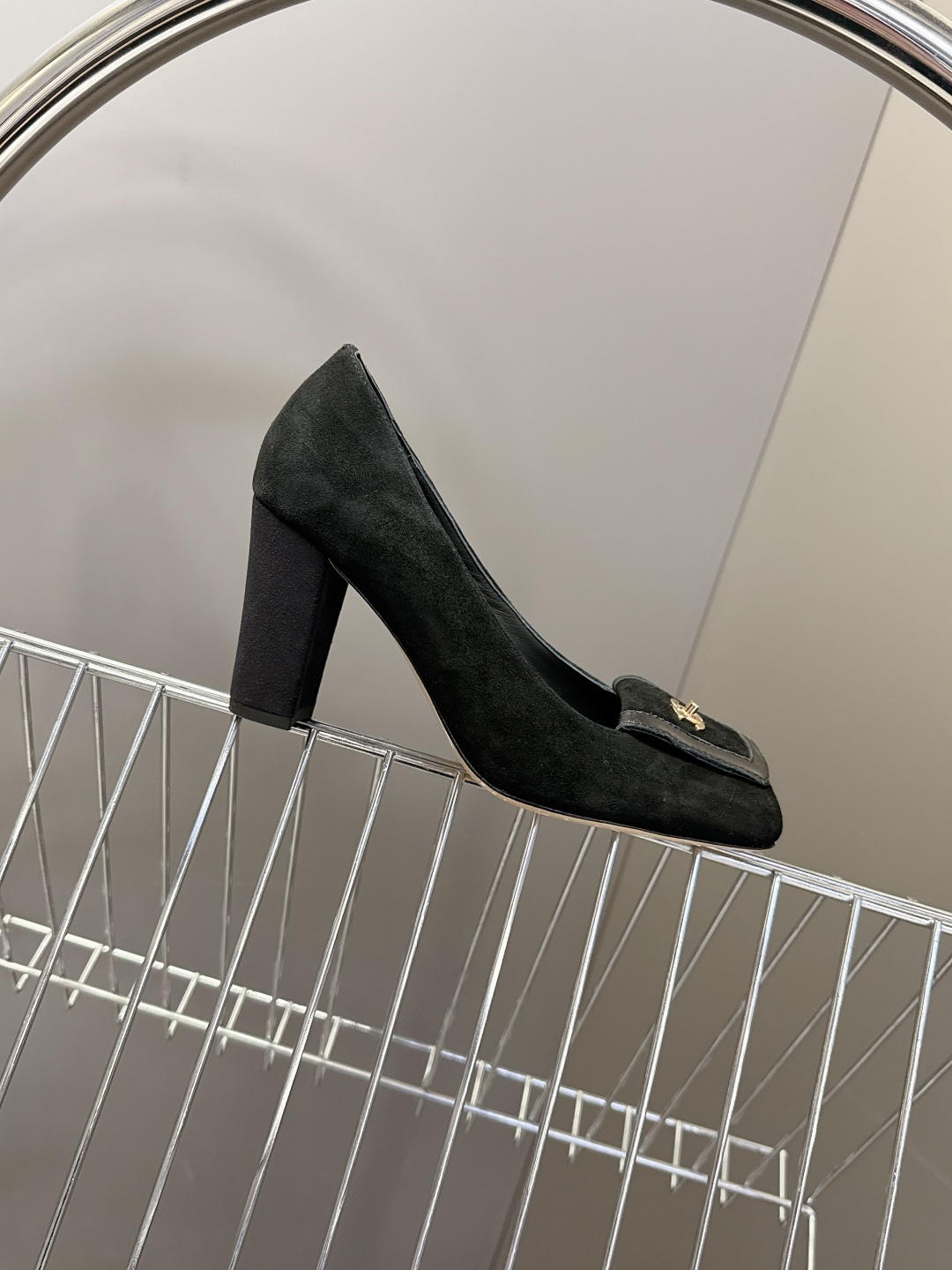 香奈儿CHANEL春夏最新款粗跟时装鞋 超多网红时尚博主种草 高级感舒适，配女神们的半身裙，不规则的方头