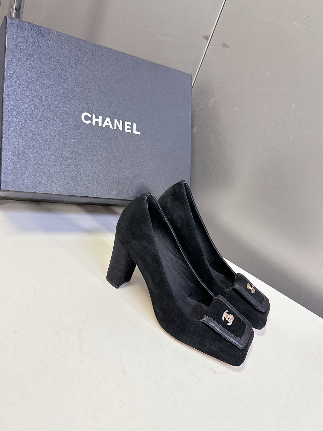 香奈儿CHANEL春夏最新款粗跟时装鞋 超多网红时尚博主种草 高级感舒适，配女神们的半身裙，不规则的方头