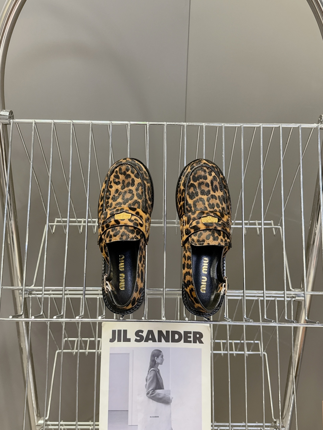 Miu Miu缪缪春夏最新款钱币后空乐福鞋 新出的‘小钱币’真的让人一整个心都融化✔️超多网红时尚博主种