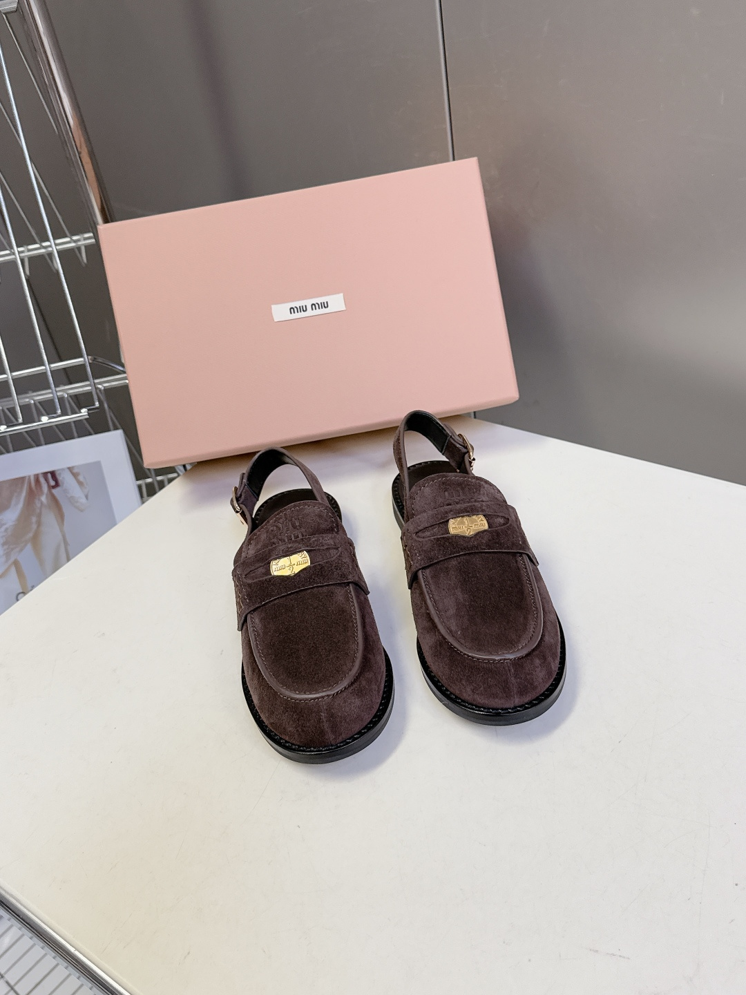 Miu Miu缪缪春夏最新款钱币后空乐福鞋 新出的‘小钱币’真的让人一整个心都融化✔️超多网红时尚博主种