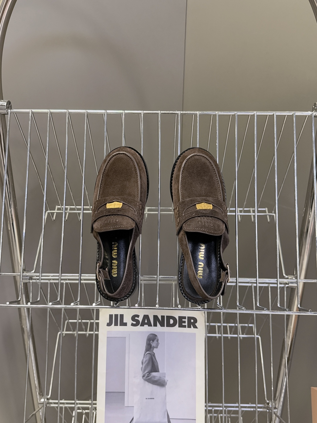 Miu Miu缪缪春夏最新款钱币后空乐福鞋 新出的‘小钱币’真的让人一整个心都融化✔️超多网红时尚博主种