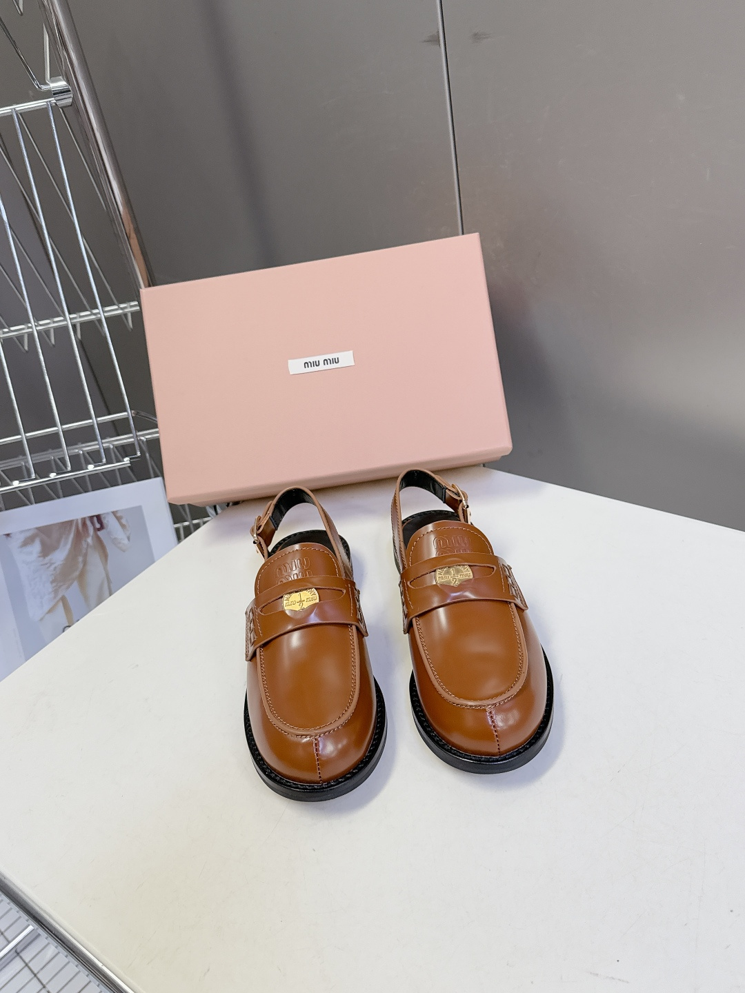 Miu Miu缪缪春夏最新款钱币后空乐福鞋 新出的‘小钱币’真的让人一整个心都融化✔️超多网红时尚博主种