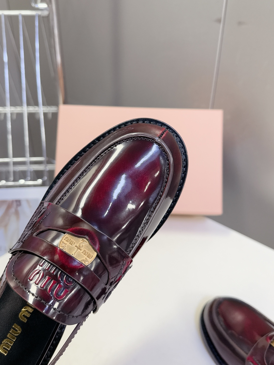 Miu Miu缪缪春夏最新款钱币后空乐福鞋 新出的‘小钱币’真的让人一整个心都融化✔️超多网红时尚博主种