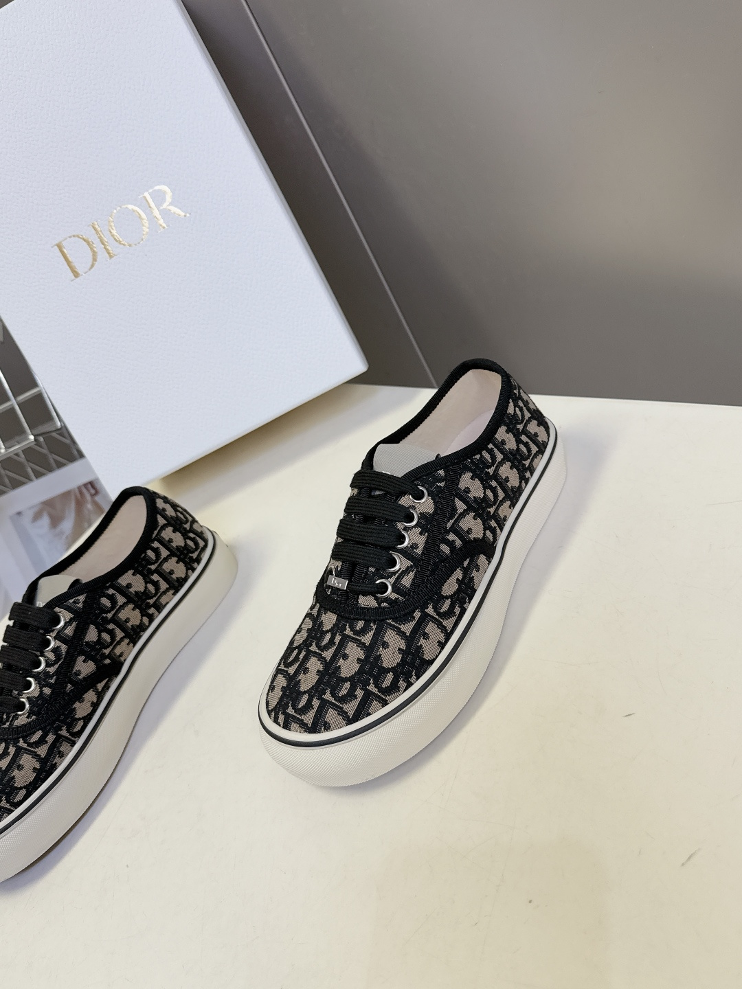 Dior迪奥2026春夏最新款Saltwind 系列复古老花蕾丝帆布鞋 超多明星网红种草 这款乔纳森·安