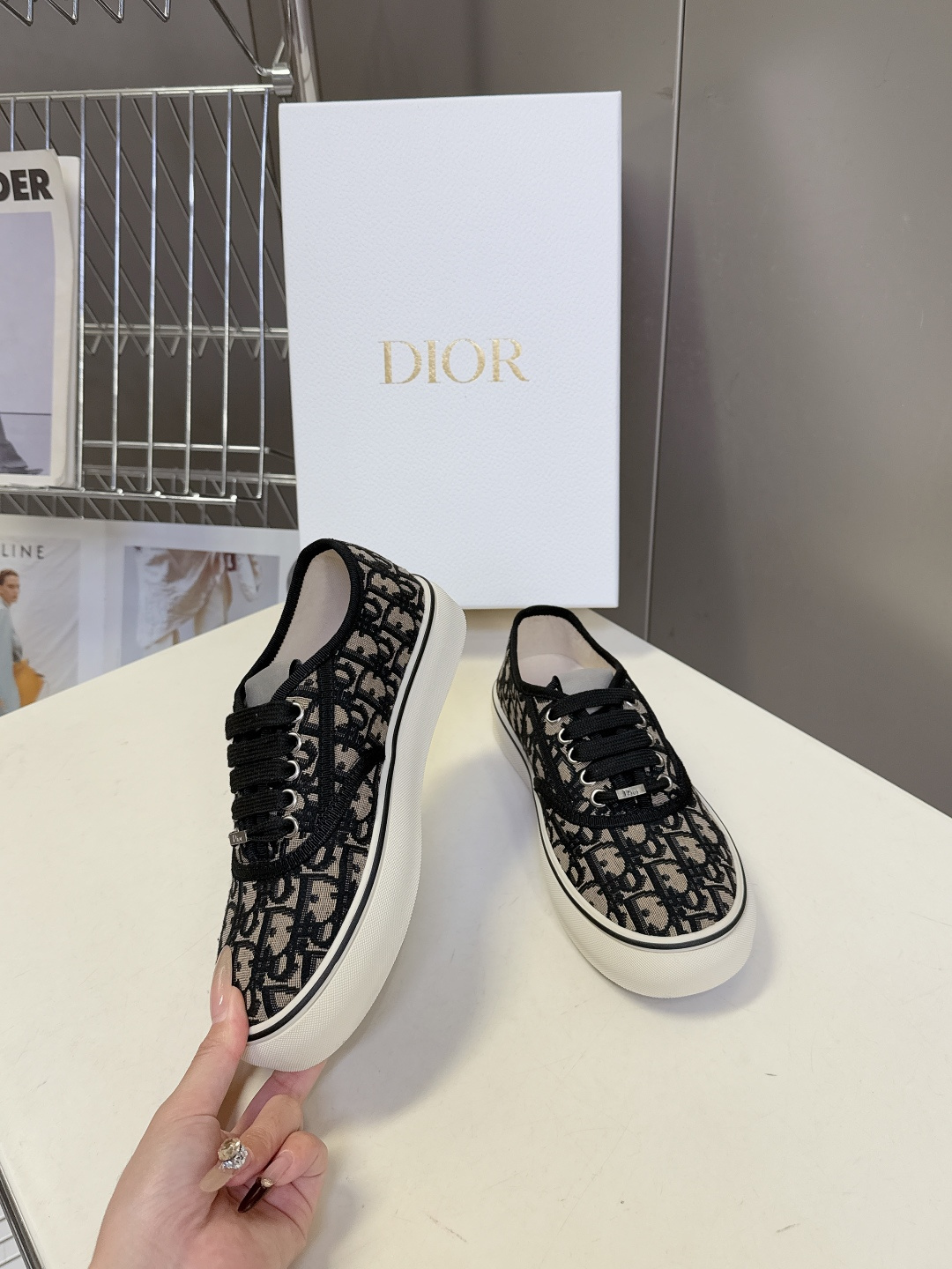 Dior迪奥2026春夏最新款Saltwind 系列复古老花蕾丝帆布鞋 超多明星网红种草 这款乔纳森·安