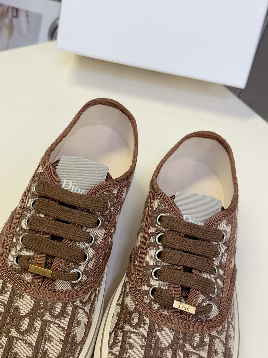 Dior迪奥2026春夏最新款Saltwind 系列复古老花蕾丝帆布鞋 超多明星网红种草 这款乔纳森·安