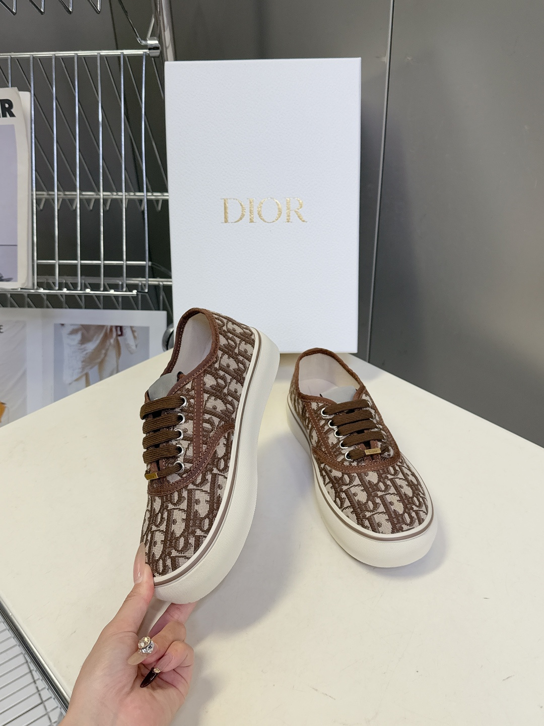 Dior迪奥2026春夏最新款Saltwind 系列复古老花蕾丝帆布鞋 超多明星网红种草 这款乔纳森·安