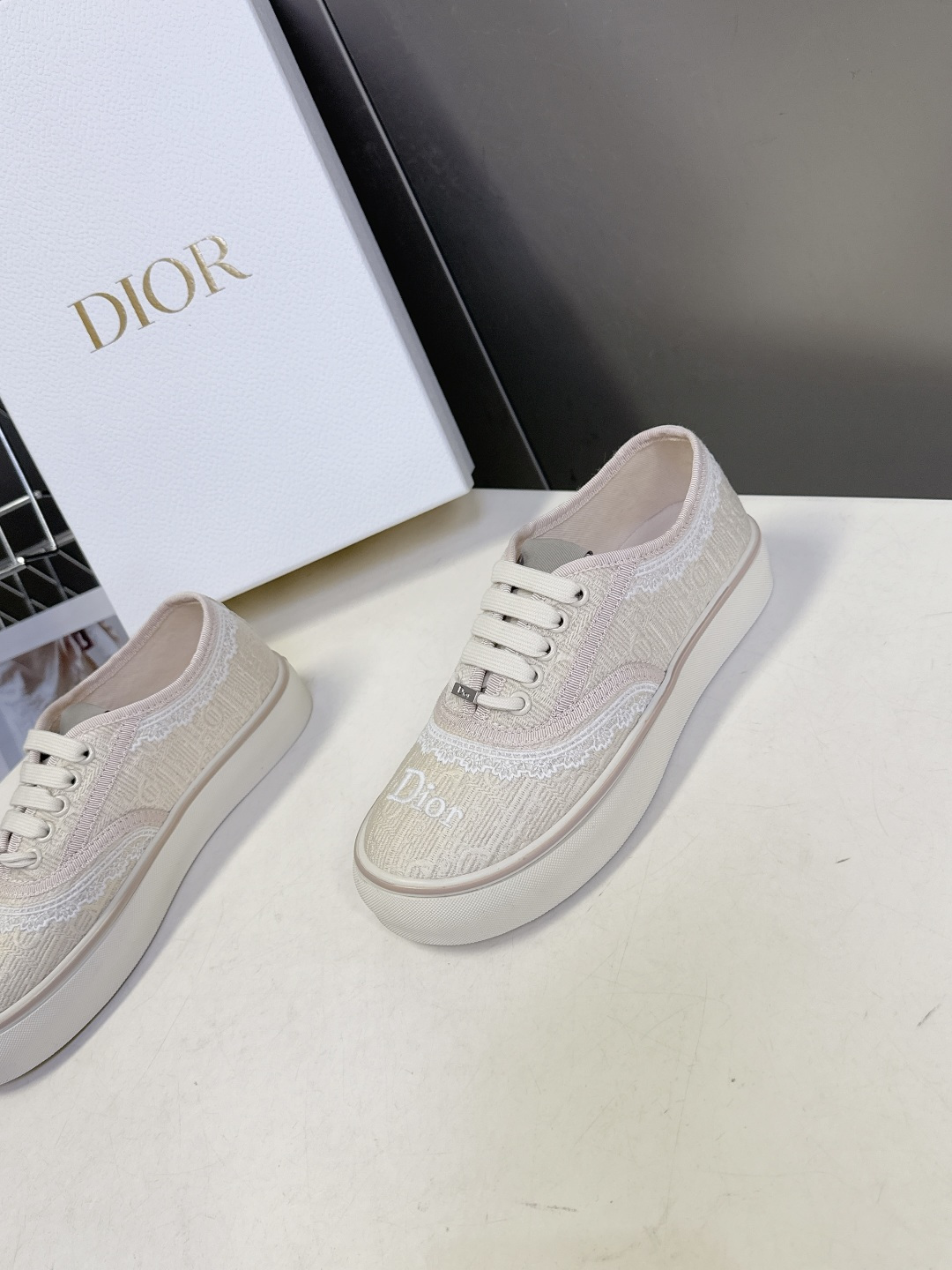 Dior迪奥2026春夏最新款Saltwind 系列复古老花蕾丝帆布鞋 超多明星网红种草 这款乔纳森·安