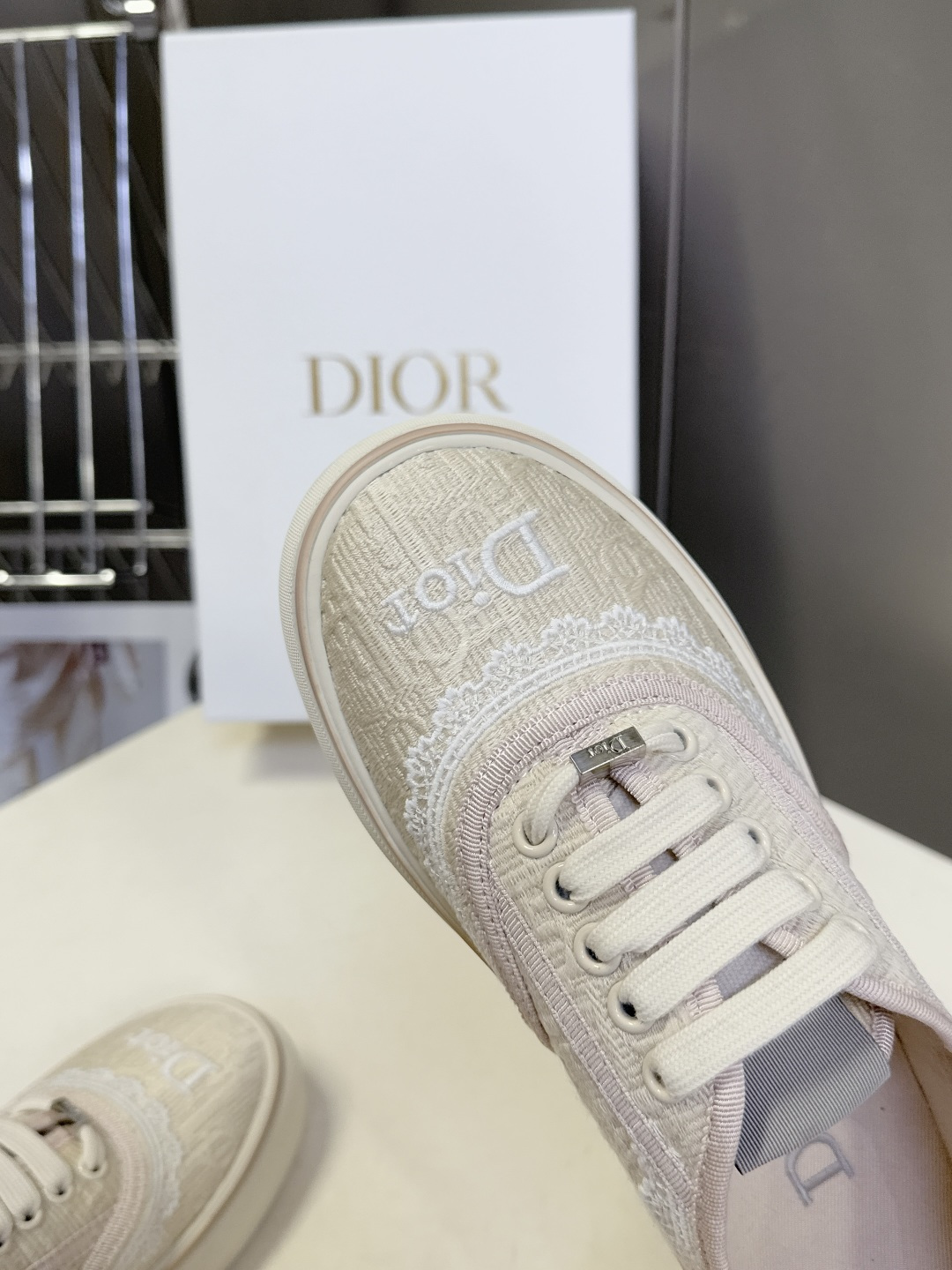 Dior迪奥2026春夏最新款Saltwind 系列复古老花蕾丝帆布鞋 超多明星网红种草 这款乔纳森·安