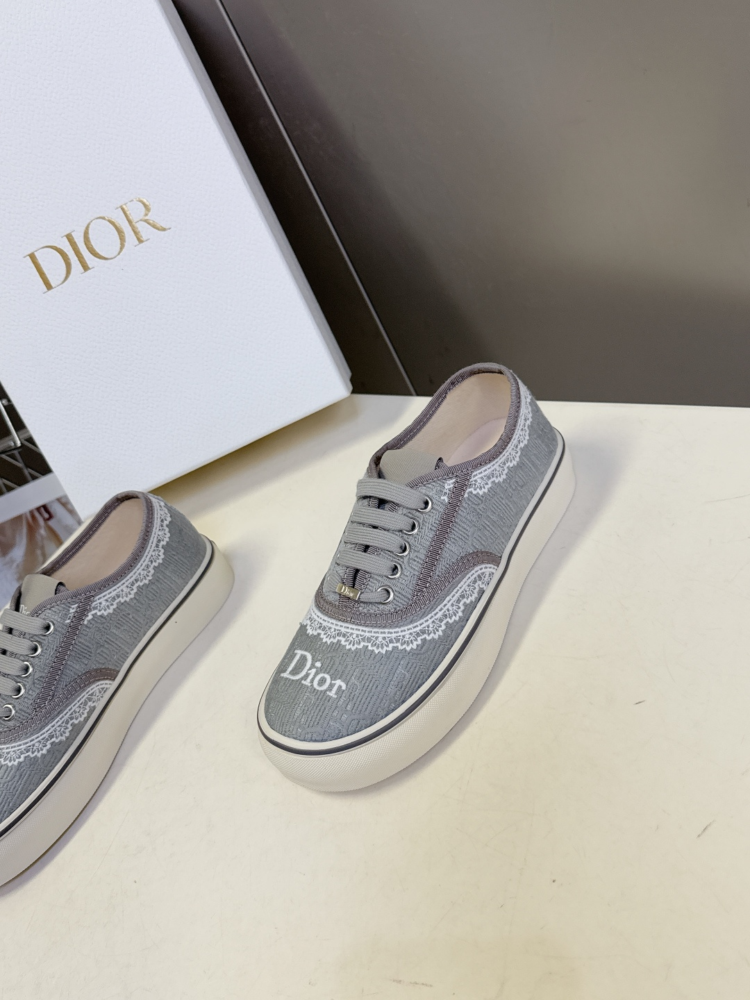 Dior迪奥2026春夏最新款Saltwind 系列复古老花蕾丝帆布鞋 超多明星网红种草 这款乔纳森·安