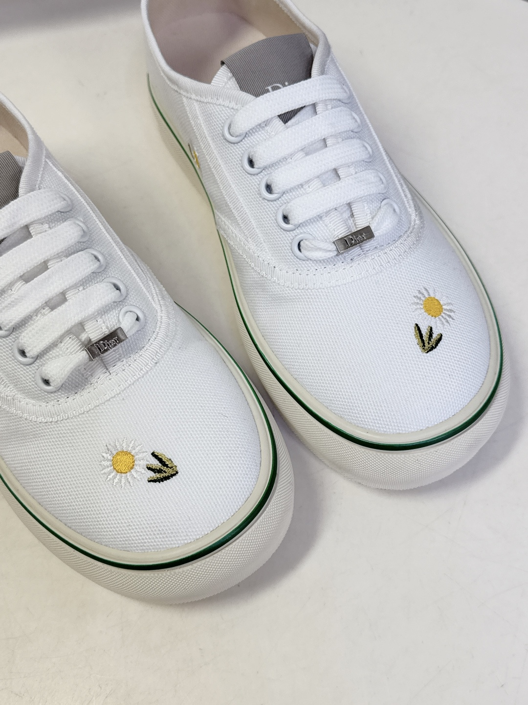 Dior迪奥2026春夏最新款Saltwind 系列复古老花蕾丝帆布鞋 超多明星网红种草 这款乔纳森·安