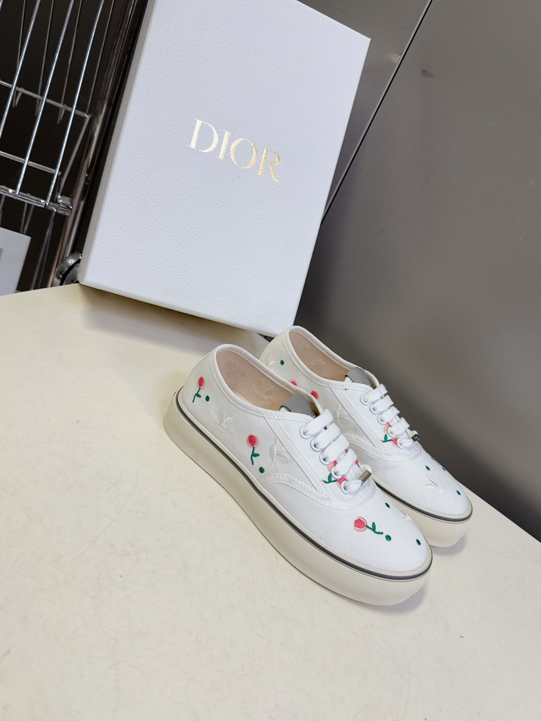 Dior迪奥2026春夏最新款Saltwind 系列复古老花蕾丝帆布鞋 超多明星网红种草 这款乔纳森·安