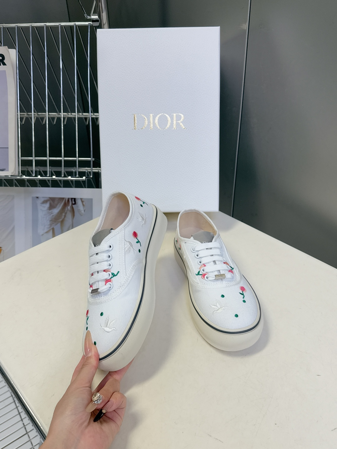 Dior迪奥2026春夏最新款Saltwind 系列复古老花蕾丝帆布鞋 超多明星网红种草 这款乔纳森·安