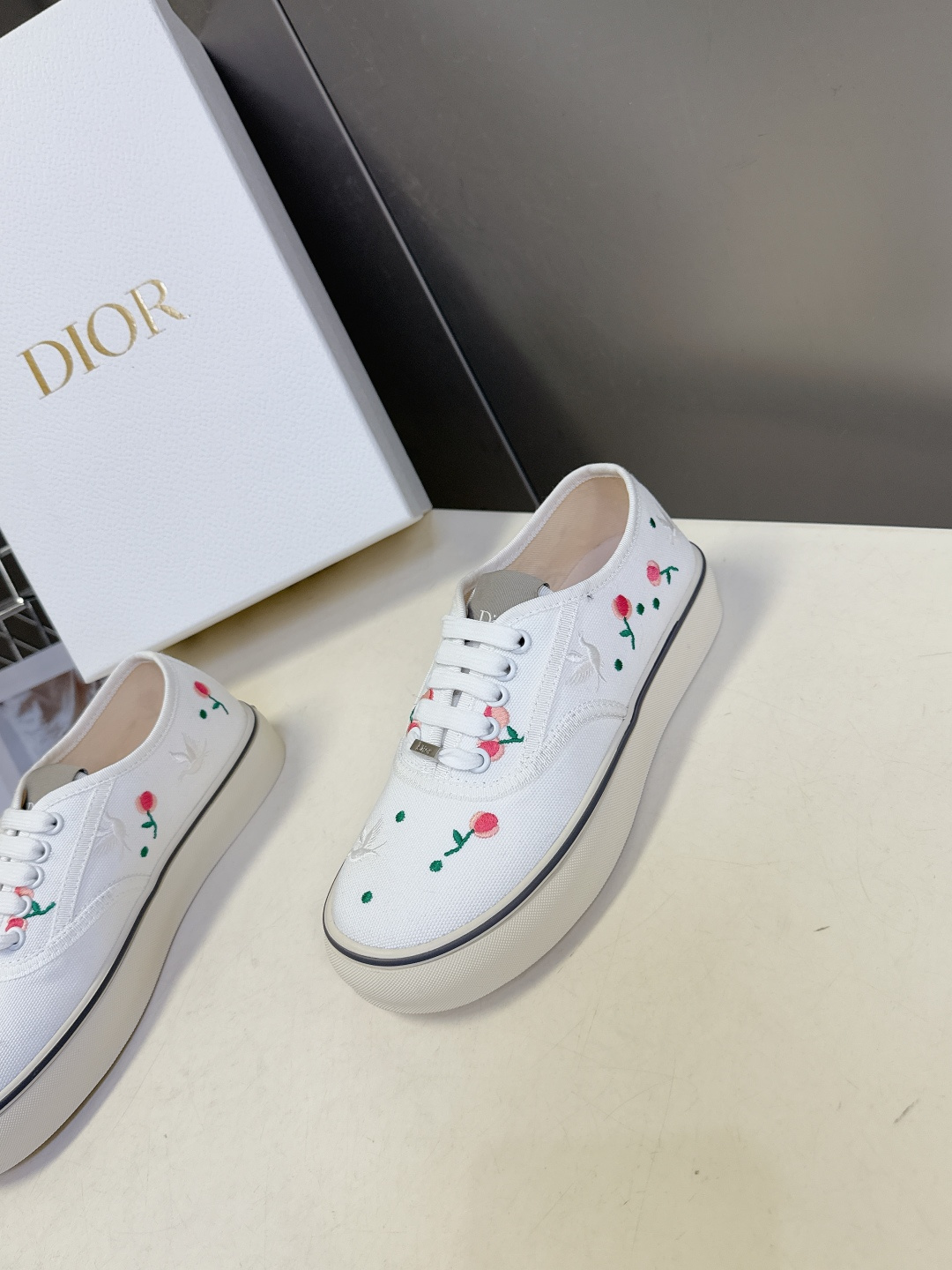 Dior迪奥2026春夏最新款Saltwind 系列复古老花蕾丝帆布鞋 超多明星网红种草 这款乔纳森·安