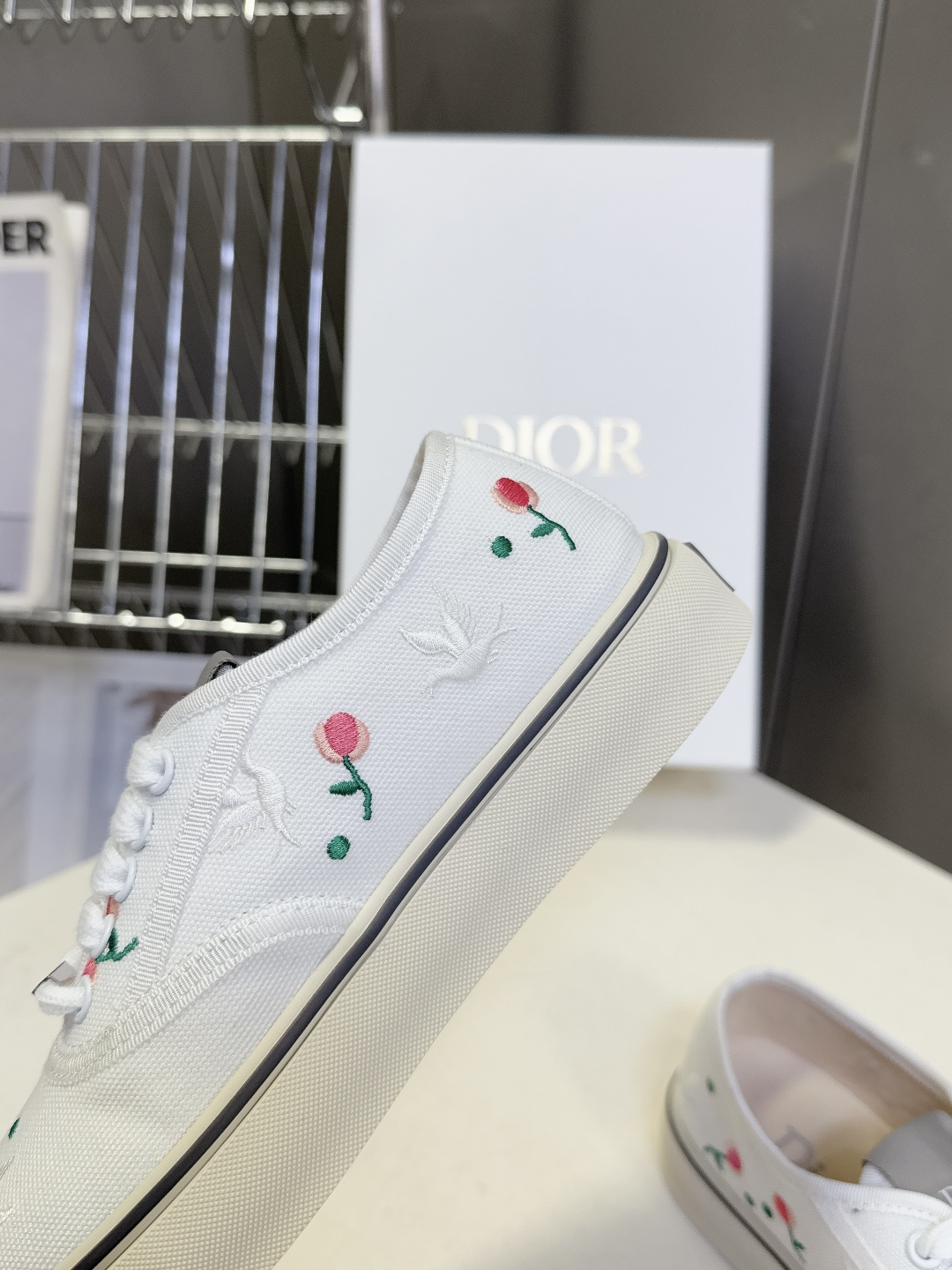 Dior迪奥2026春夏最新款Saltwind 系列复古老花蕾丝帆布鞋 超多明星网红种草 这款乔纳森·安