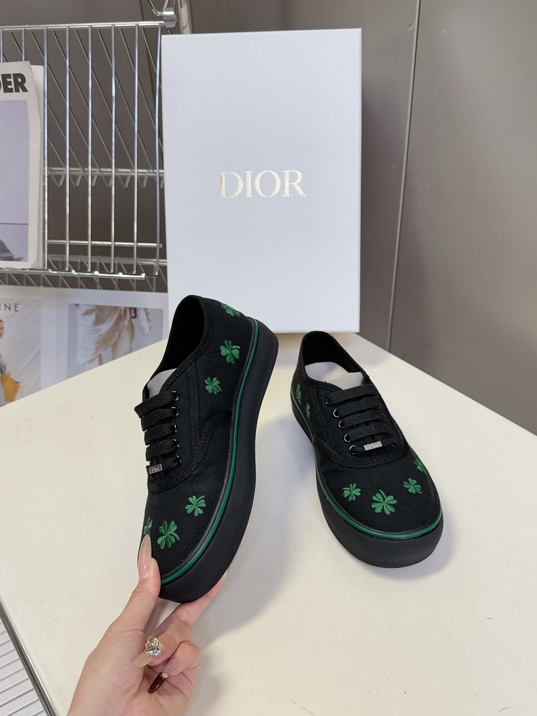 Dior迪奥2026春夏最新款Saltwind 系列复古老花蕾丝帆布鞋 超多明星网红种草 这款乔纳森·安