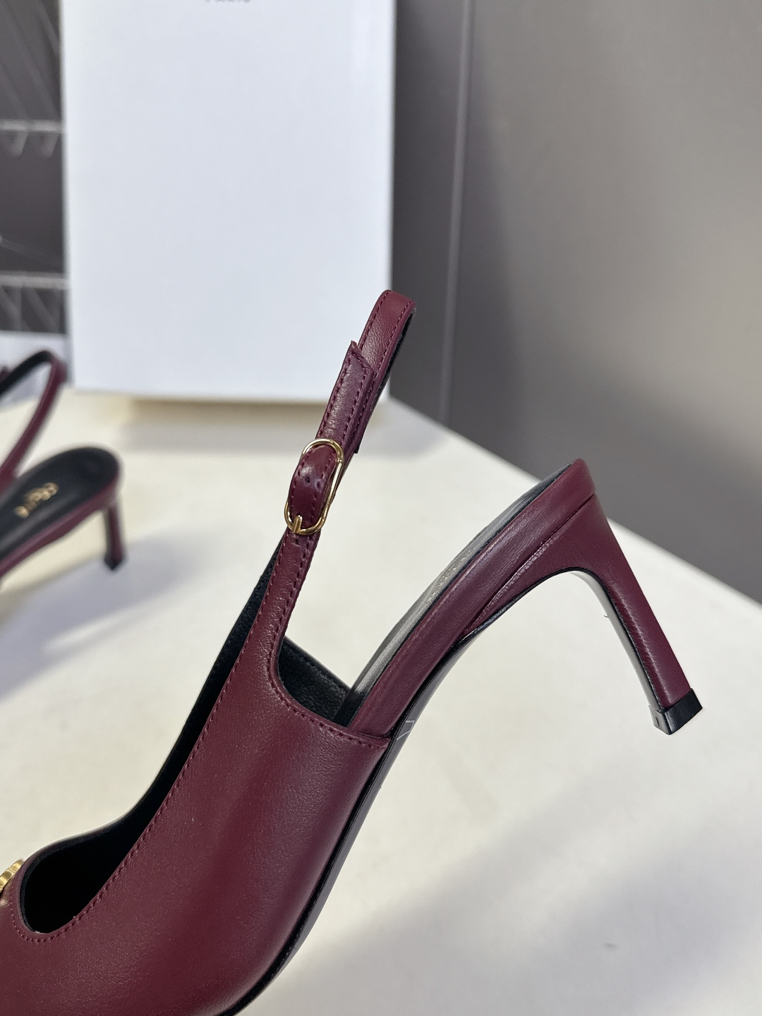 CELINE思琳2026春夏最新凯旋门走秀款 时装鞋 超多网红时尚博主种草 高级感舒适，配女神们的半身裙