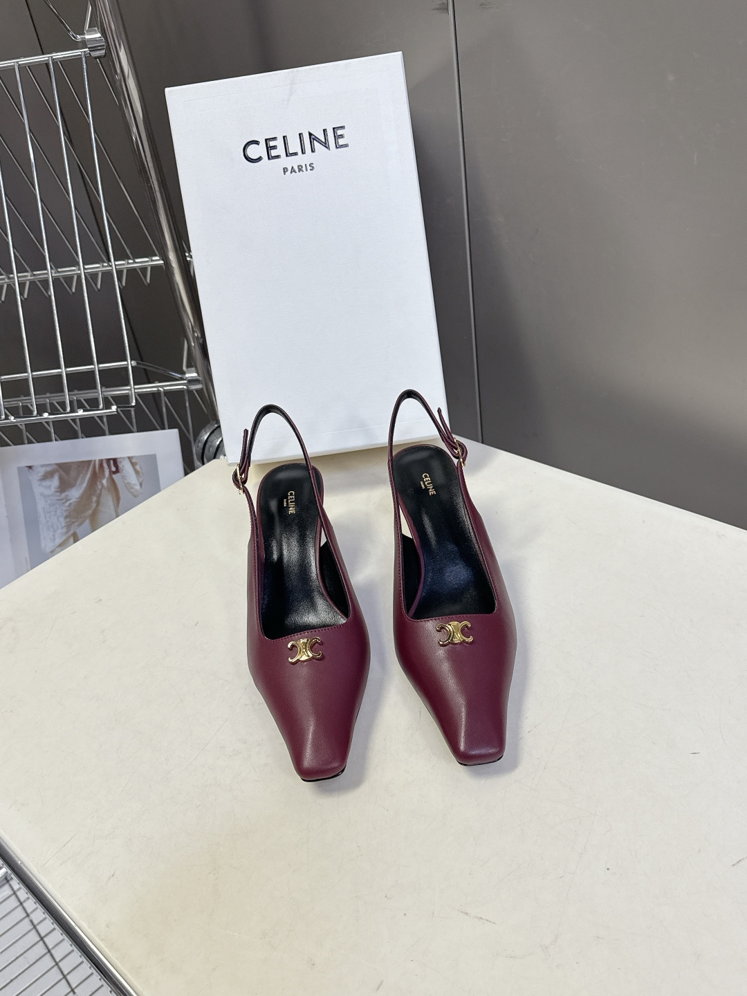 CELINE思琳2026春夏最新凯旋门走秀款 时装鞋 超多网红时尚博主种草 高级感舒适，配女神们的半身裙