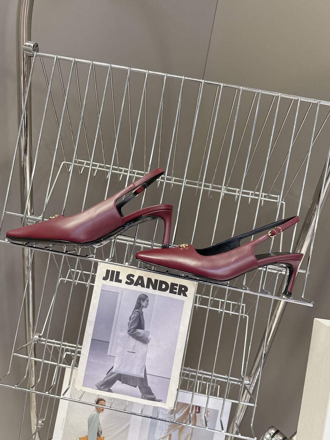 CELINE思琳2026春夏最新凯旋门走秀款 时装鞋 超多网红时尚博主种草 高级感舒适，配女神们的半身裙