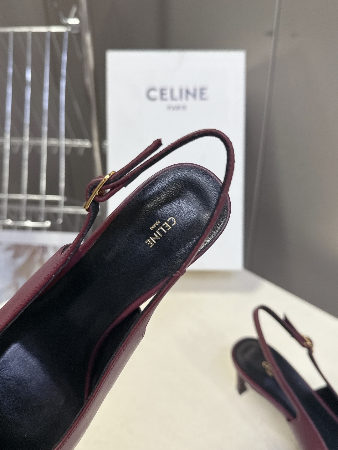 CELINE思琳2026春夏最新凯旋门走秀款 时装鞋 超多网红时尚博主种草 高级感舒适，配女神们的半身裙