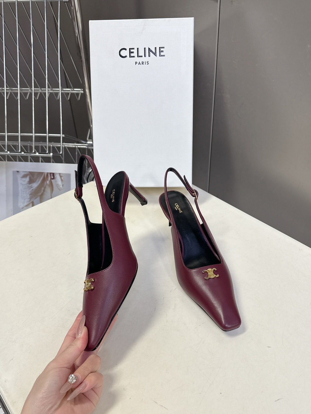 CELINE思琳2026春夏最新凯旋门走秀款 时装鞋 超多网红时尚博主种草 高级感舒适，配女神们的半身裙