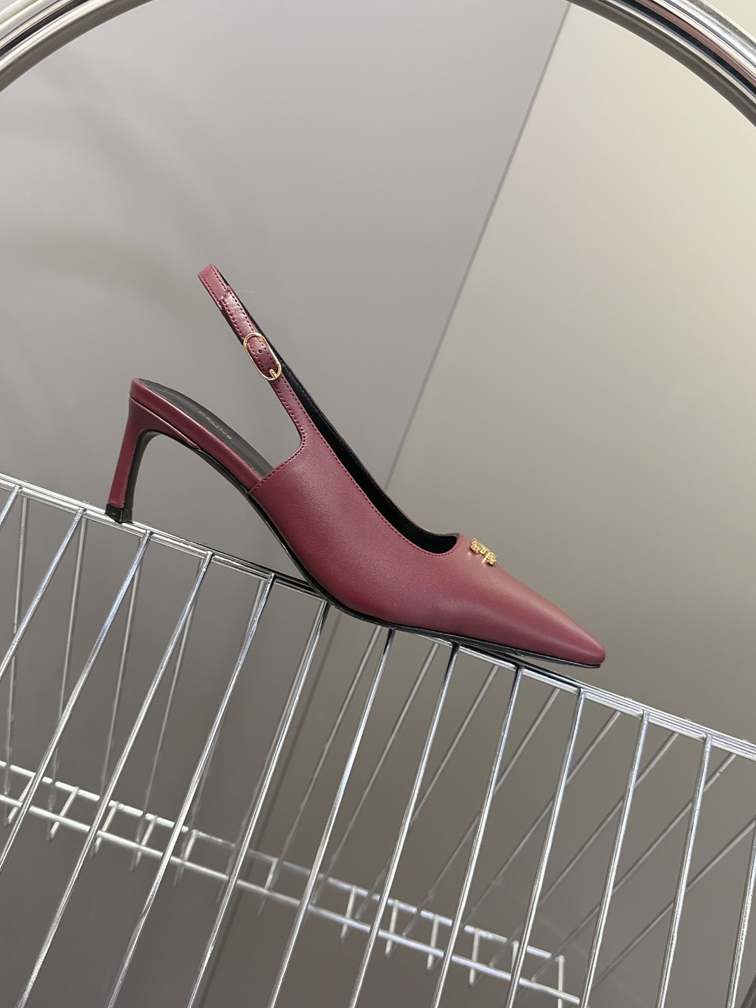 CELINE思琳2026春夏最新凯旋门走秀款 时装鞋 超多网红时尚博主种草 高级感舒适，配女神们的半身裙