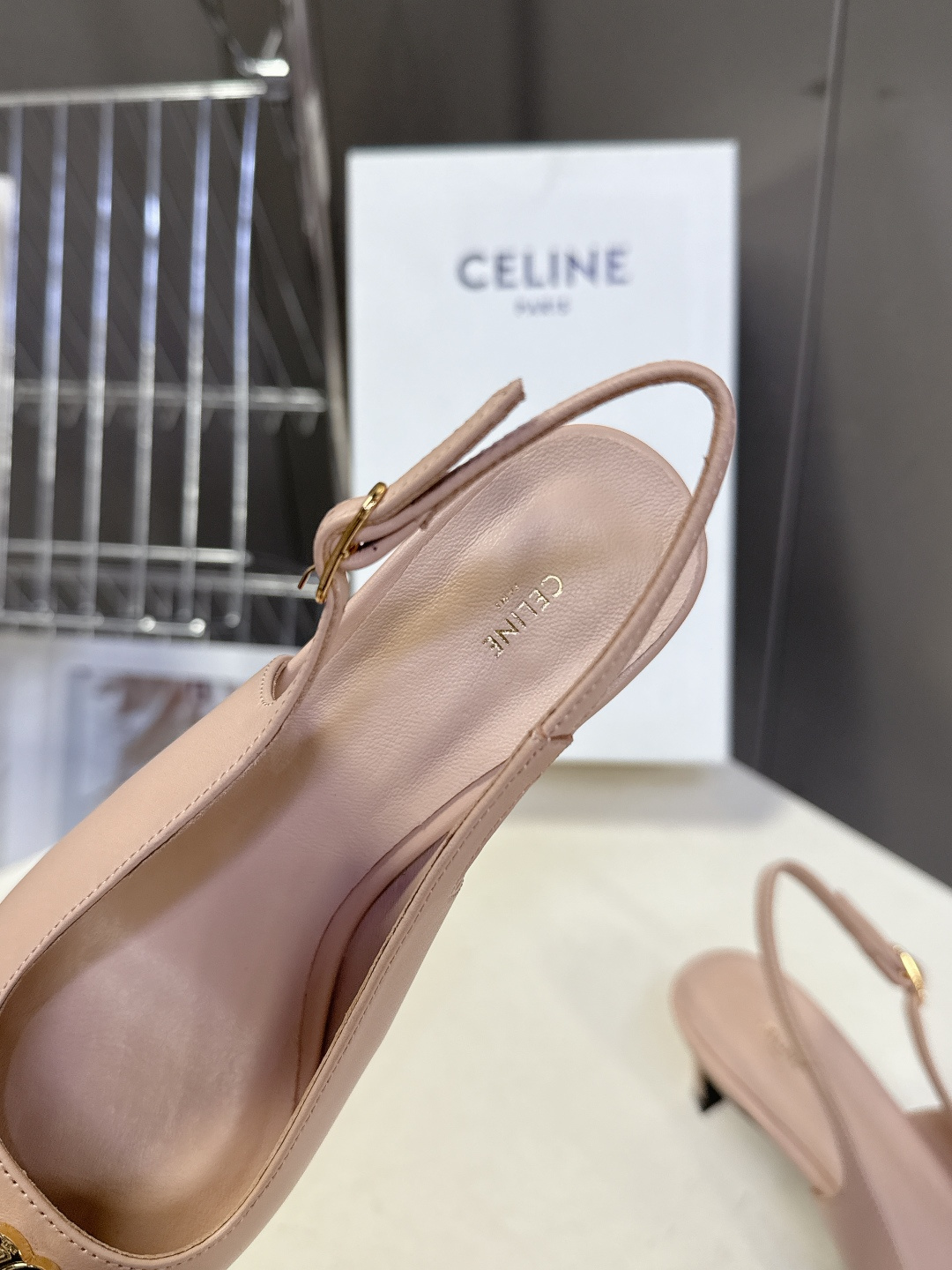 CELINE思琳2026春夏最新凯旋门走秀款 时装鞋 超多网红时尚博主种草 高级感舒适，配女神们的半身裙