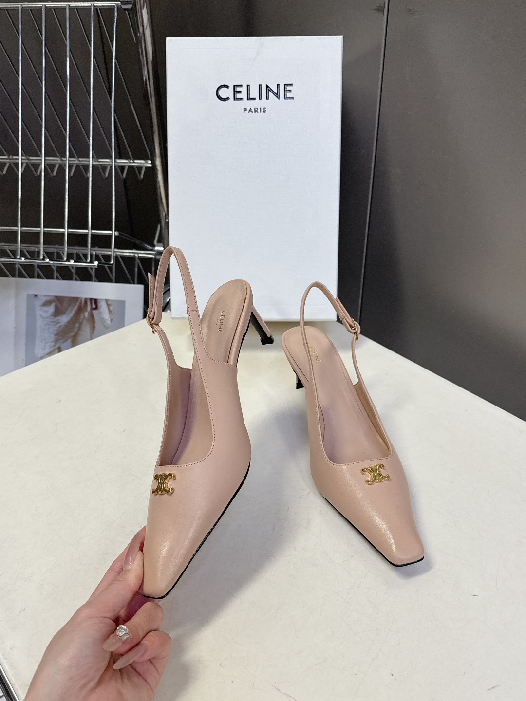 CELINE思琳2026春夏最新凯旋门走秀款 时装鞋 超多网红时尚博主种草 高级感舒适，配女神们的半身裙